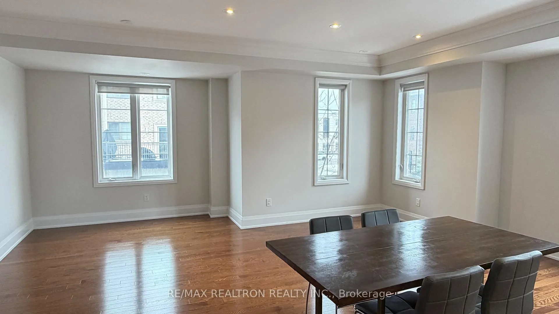 Photo 11 of 10 Mildred Temple Way, Markham, Unionville — HOMEH
