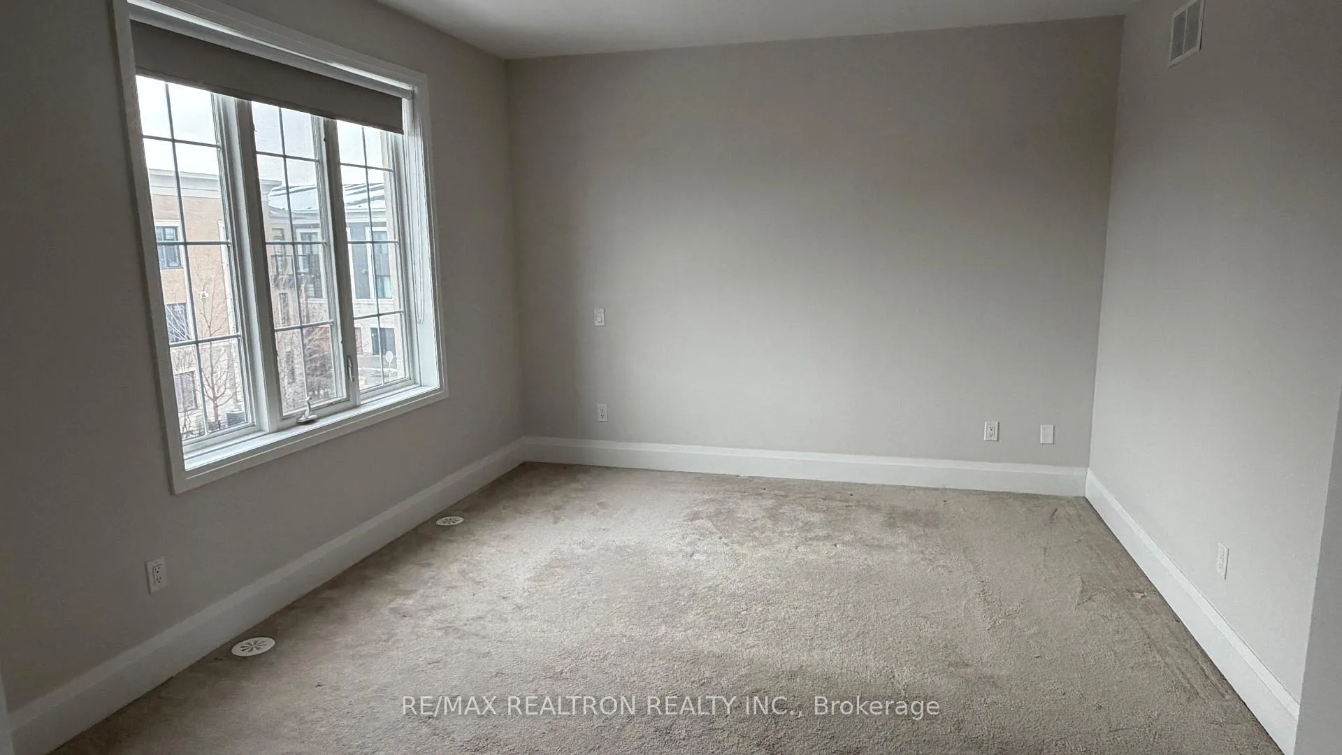 Photo 13 of 10 Mildred Temple Way, Markham, Unionville — HOMEH