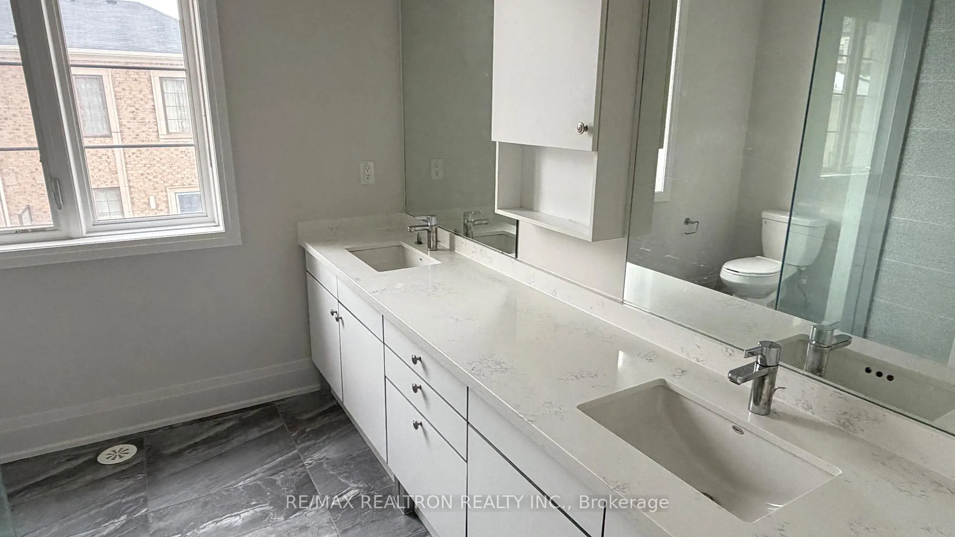 Photo 16 of 10 Mildred Temple Way, Markham, Unionville — HOMEH
