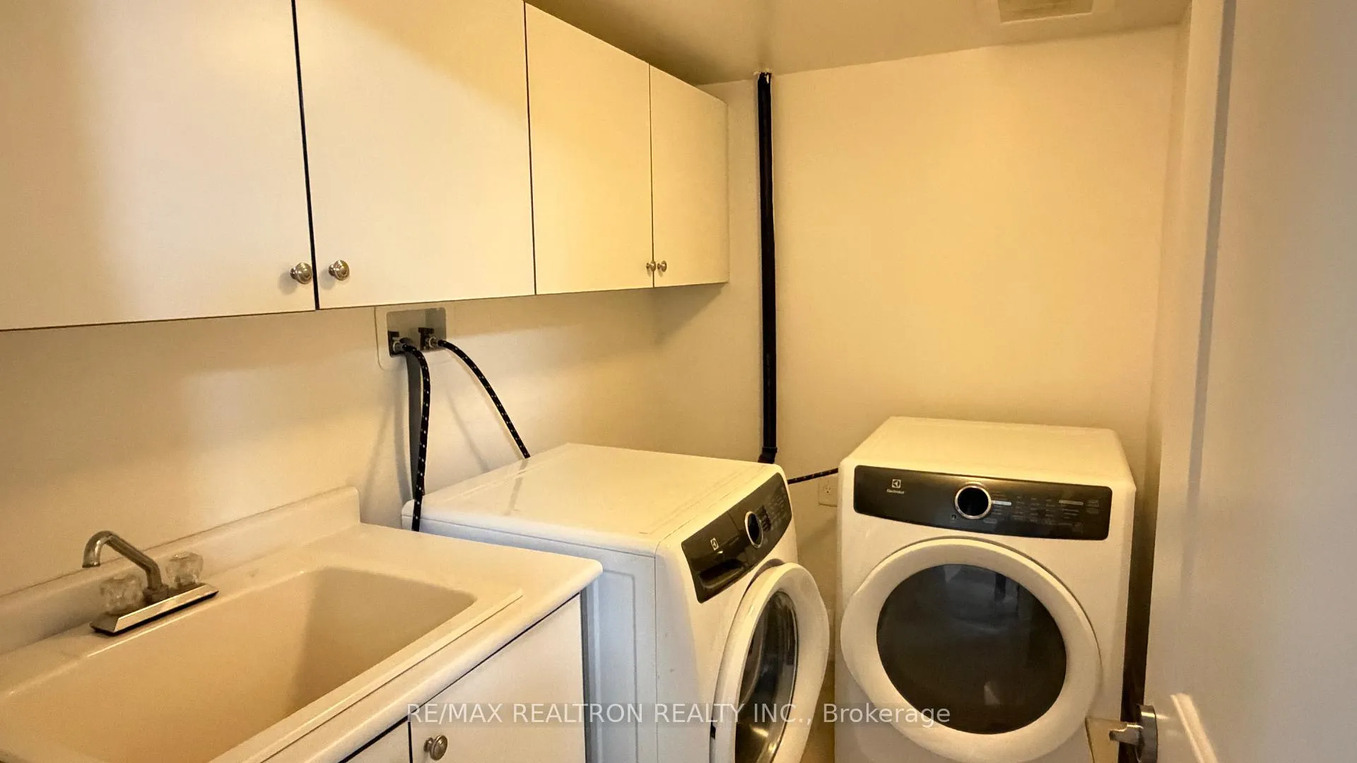 Photo 26 of 10 Mildred Temple Way, Markham, Unionville — HOMEH