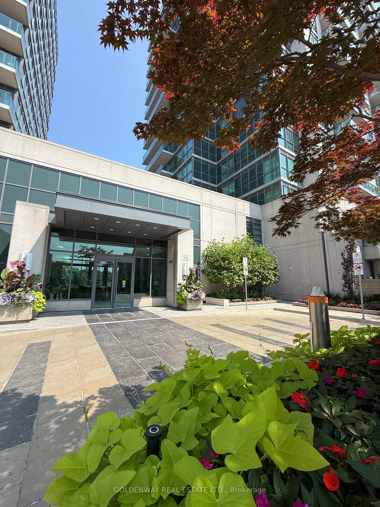 Photo 2 of Unit 722, 35 Brian Peck Crescent, Toronto, Thorncliffe Park — HOMEH