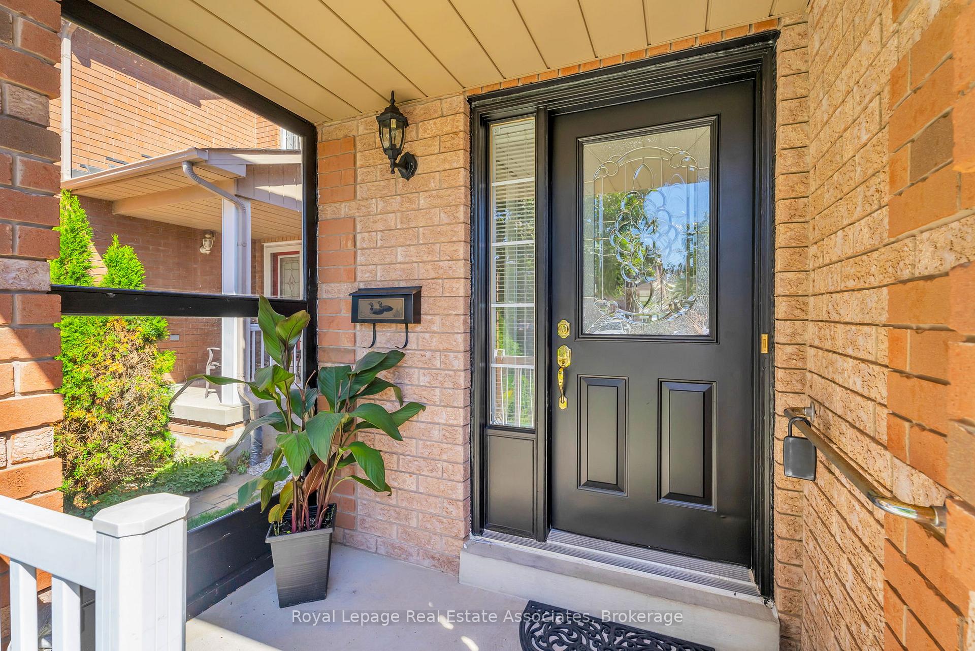 Photo 4 of 69 Lonestar Crescent, Brampton, Fletcher's Meadow — HOMEH
