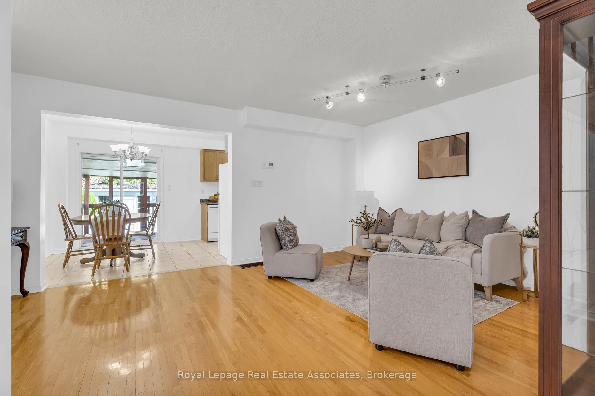 Photo 5 of 69 Lonestar Crescent, Brampton, Fletcher's Meadow — HOMEH