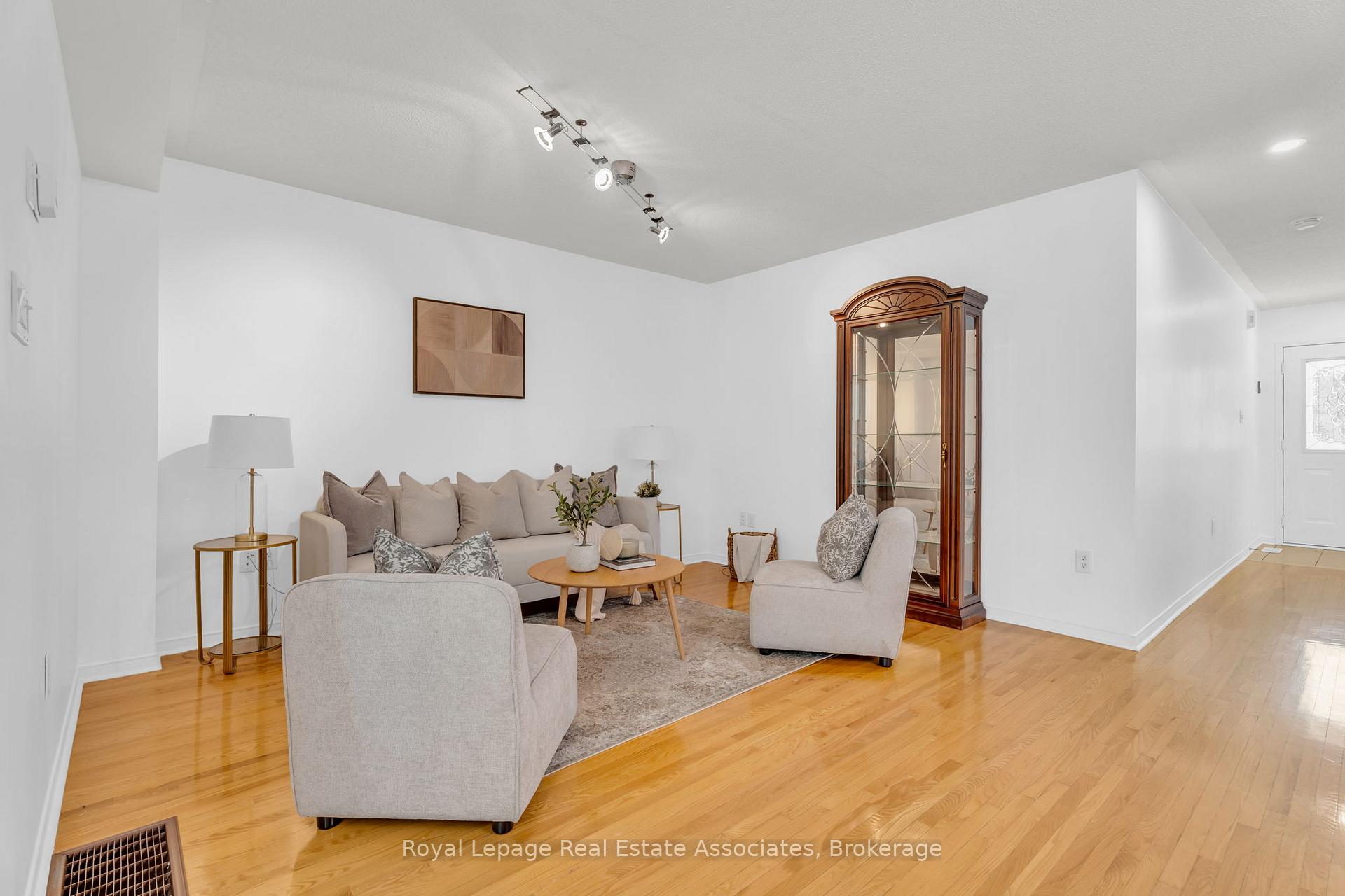 Photo 10 of 69 Lonestar Crescent, Brampton, Fletcher's Meadow — HOMEH