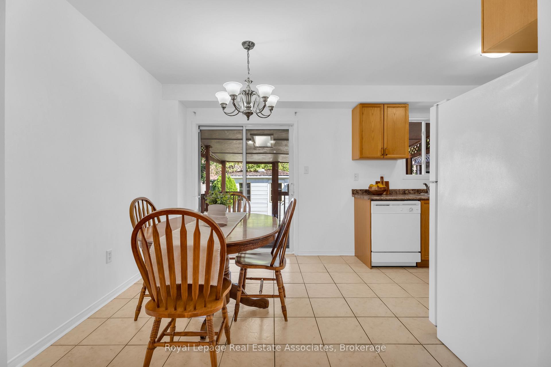 Photo 12 of 69 Lonestar Crescent, Brampton, Fletcher's Meadow — HOMEH