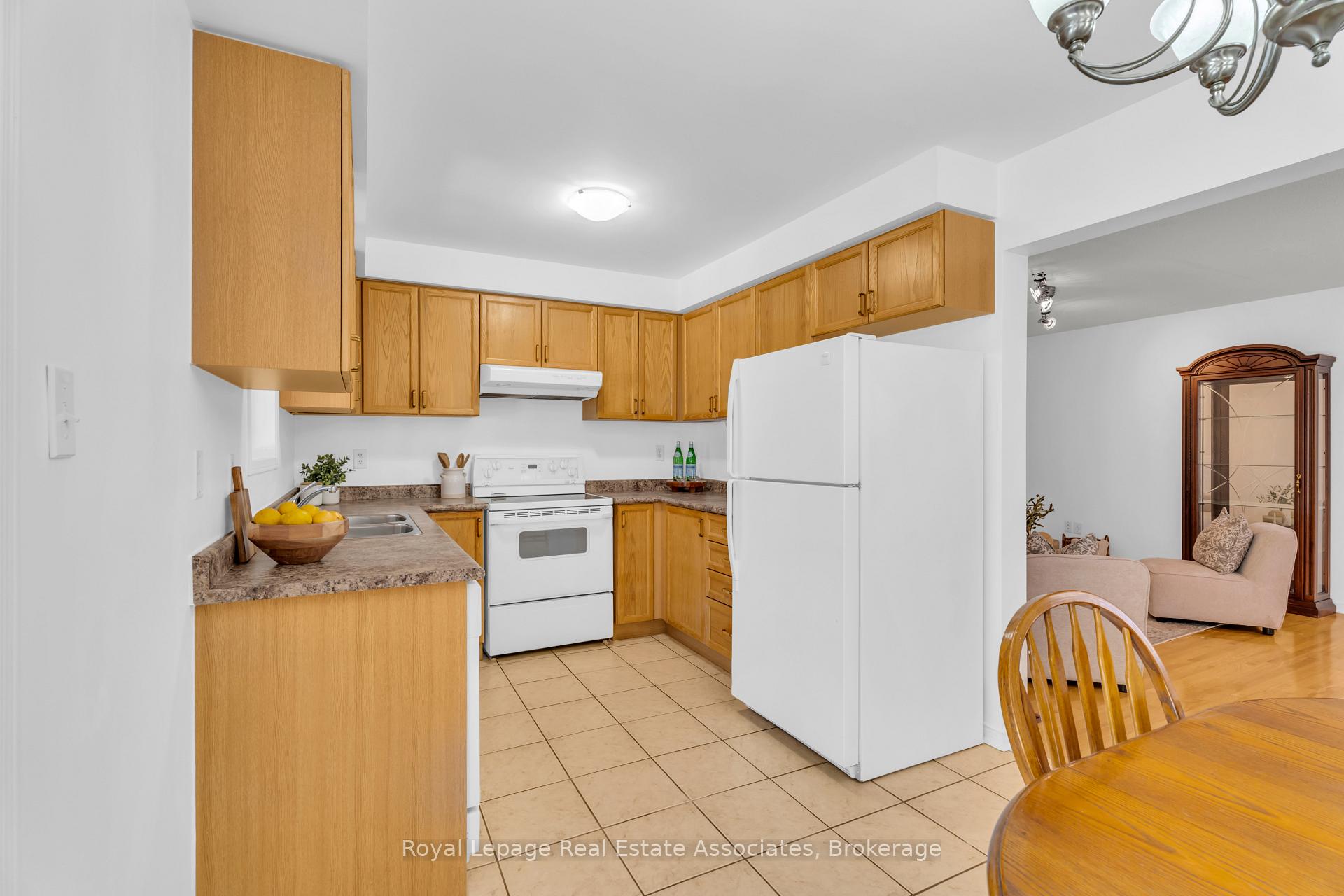 Photo 13 of 69 Lonestar Crescent, Brampton, Fletcher's Meadow — HOMEH
