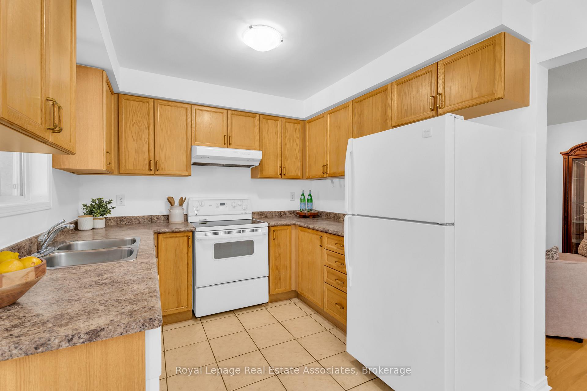 Photo 14 of 69 Lonestar Crescent, Brampton, Fletcher's Meadow — HOMEH