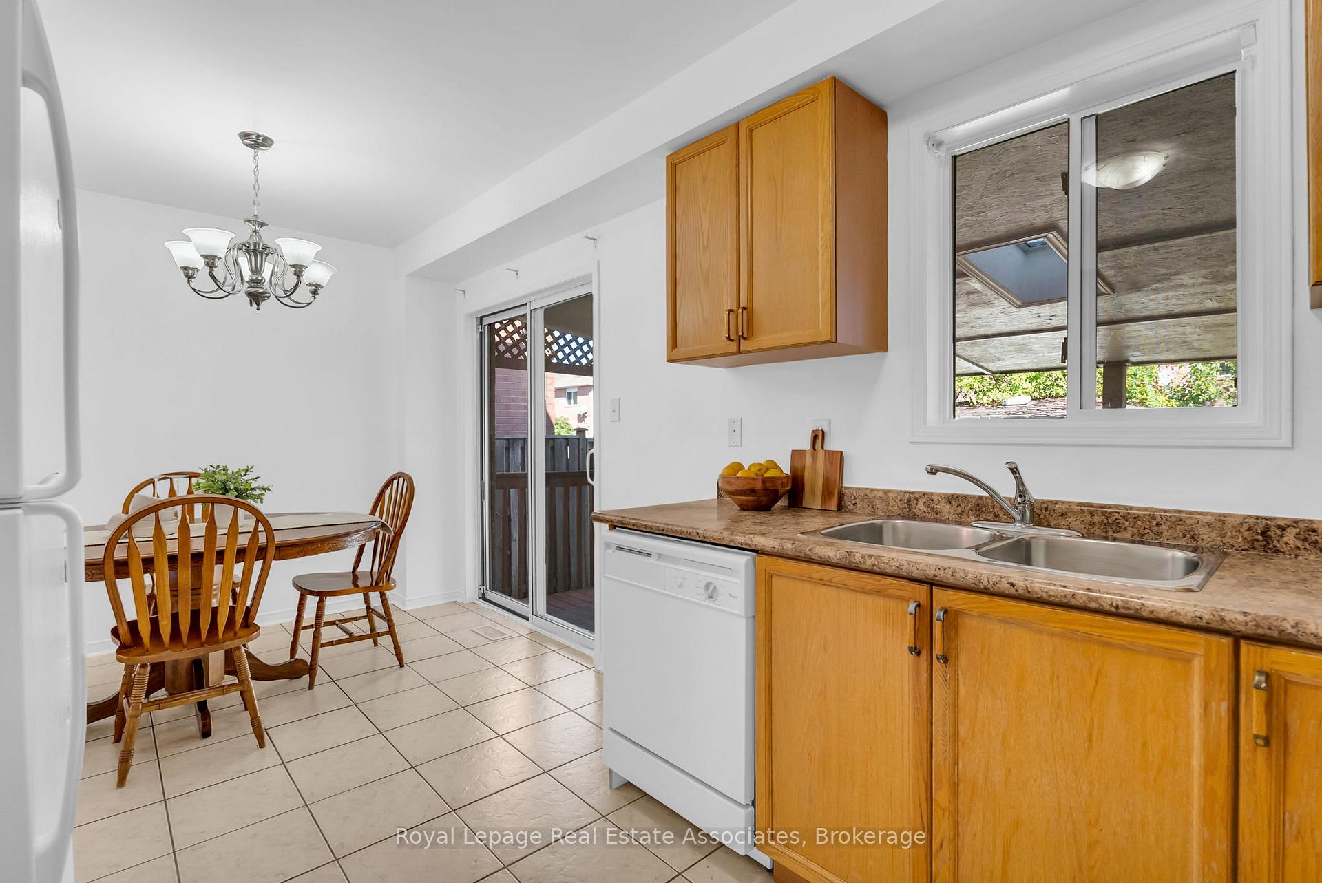 Photo 17 of 69 Lonestar Crescent, Brampton, Fletcher's Meadow — HOMEH