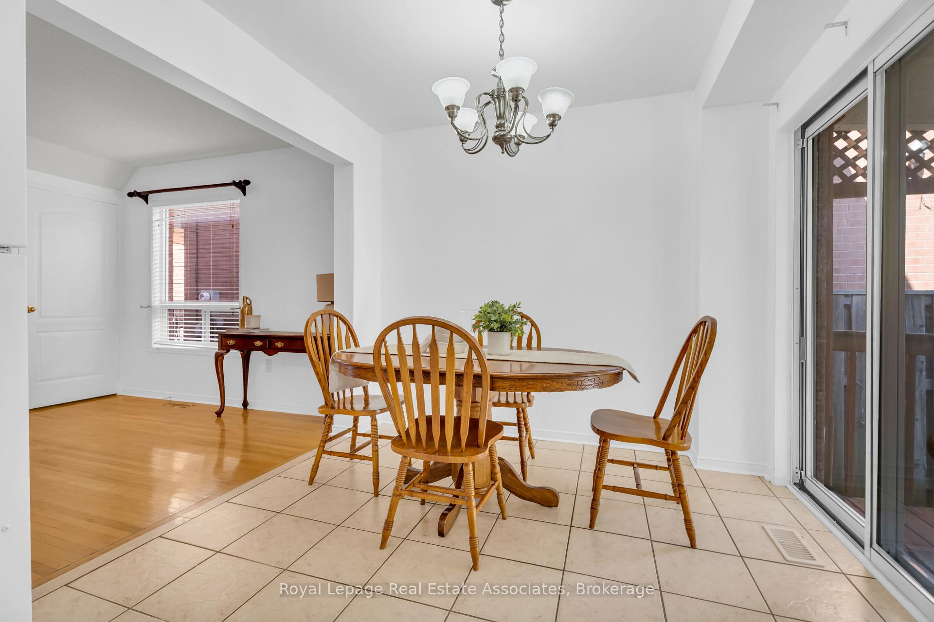 Photo 18 of 69 Lonestar Crescent, Brampton, Fletcher's Meadow — HOMEH