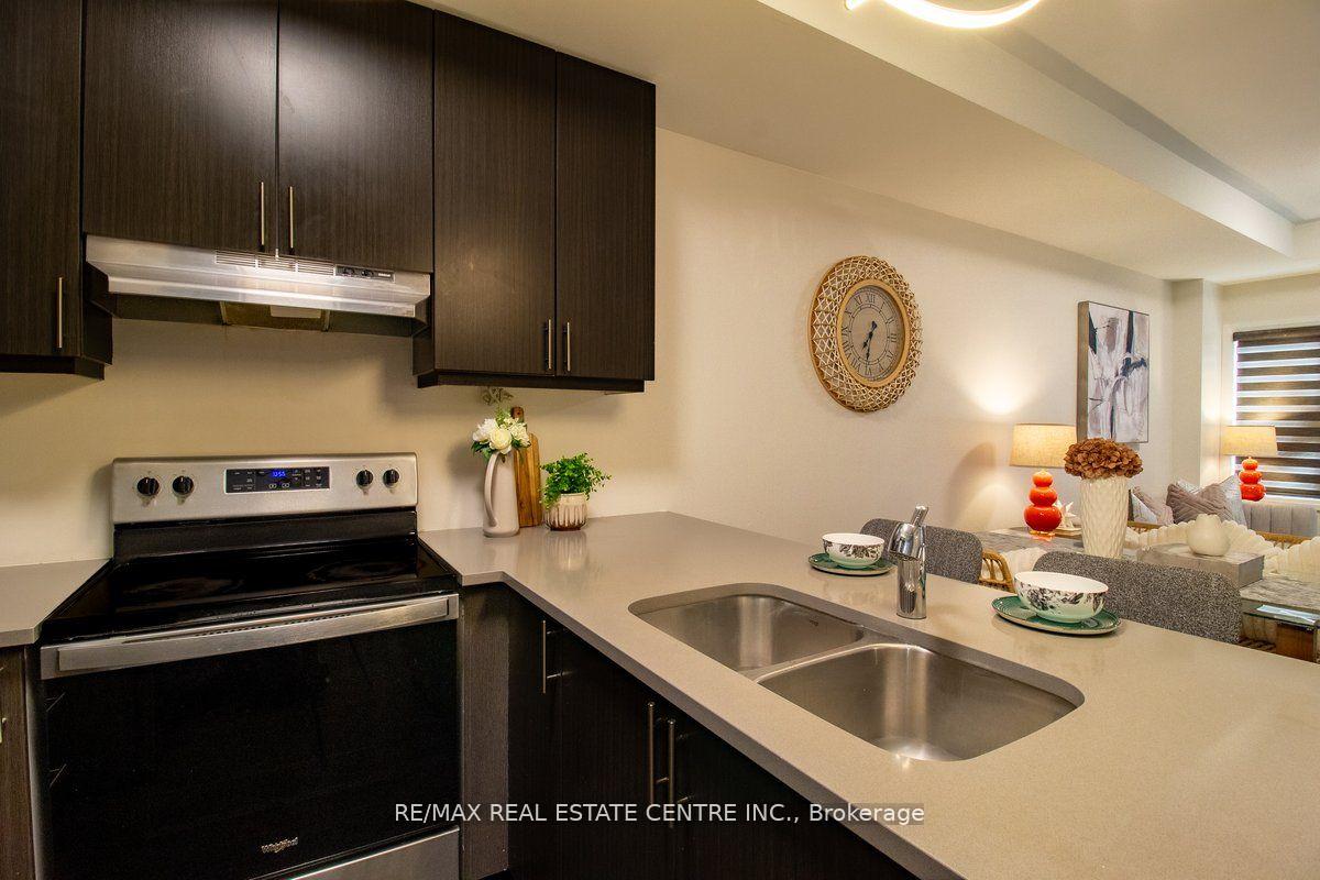 Photo 16 of 153 Danzatore Path, Oshawa, Windfields — HOMEH