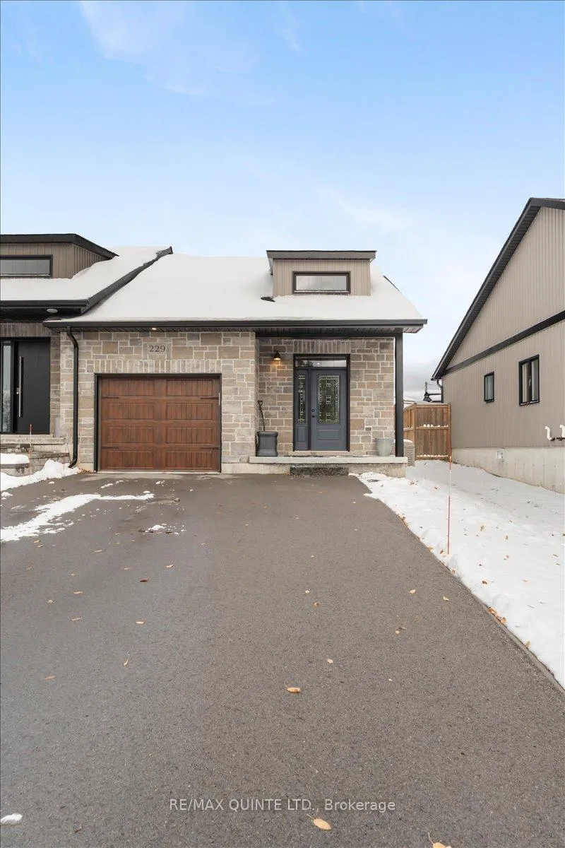 Photo 2 of 229 Baker Street, Stirling-Rawdon, Stirling Ward — HOMEH