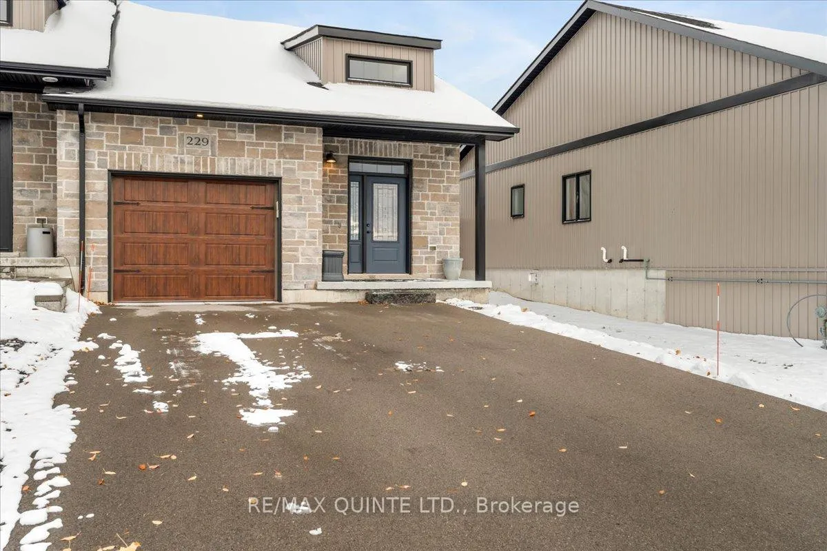 Photo 3 of 229 Baker Street, Stirling-Rawdon, Stirling Ward — HOMEH