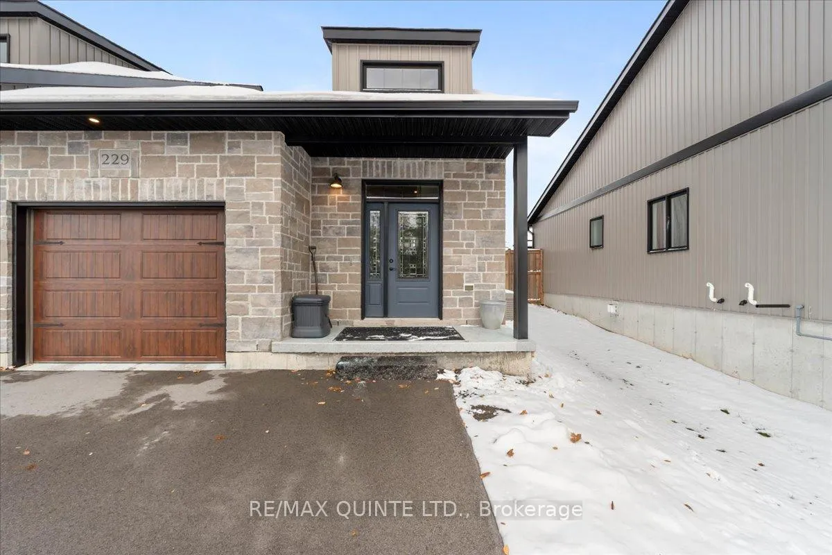 Photo 4 of 229 Baker Street, Stirling-Rawdon, Stirling Ward — HOMEH