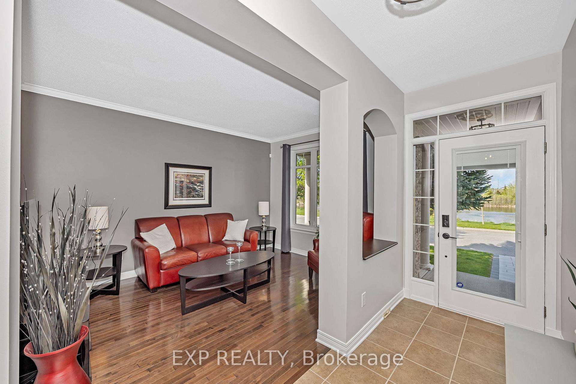 Photo 3 of 533 Dusty Miller Crescent, Ottawa, Riverside South/Gloucester Glen — HOMEH
