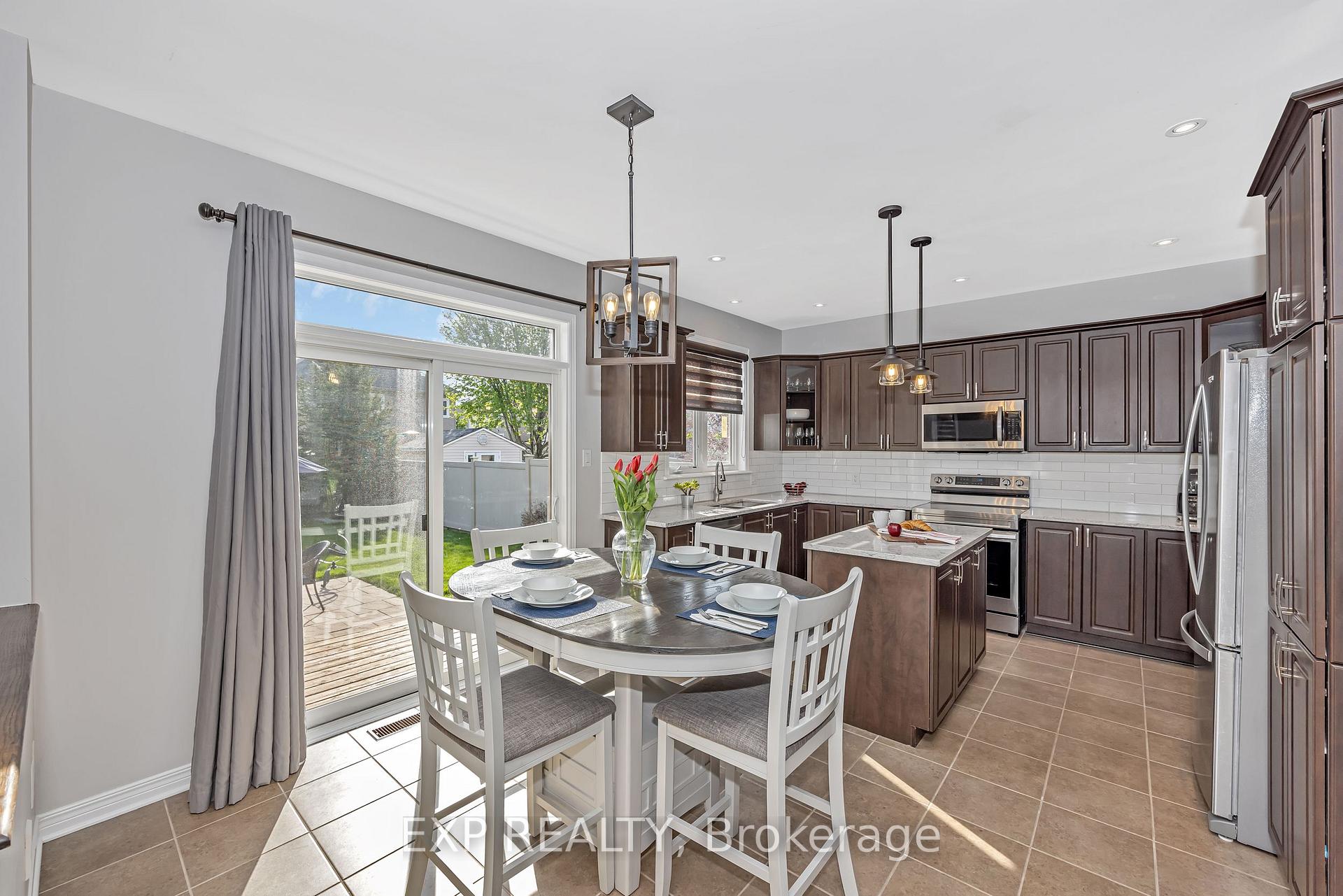 Photo 10 of 533 Dusty Miller Crescent, Ottawa, Riverside South/Gloucester Glen — HOMEH