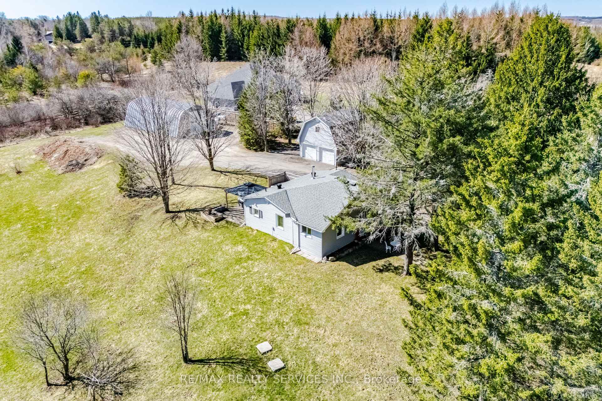 Photo 2 of 9765 Tenth Sideroad, Erin, Rural Erin — HOMEH