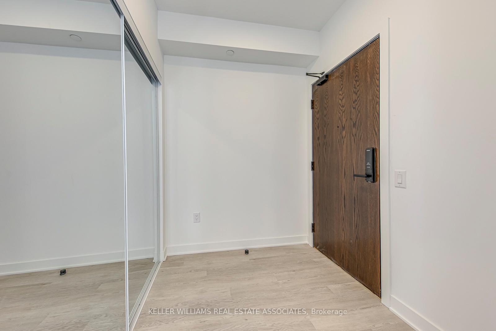 Photo 6 of Unit 1107, 2782 Barton Street E, Hamilton, Riverdale — HOMEH