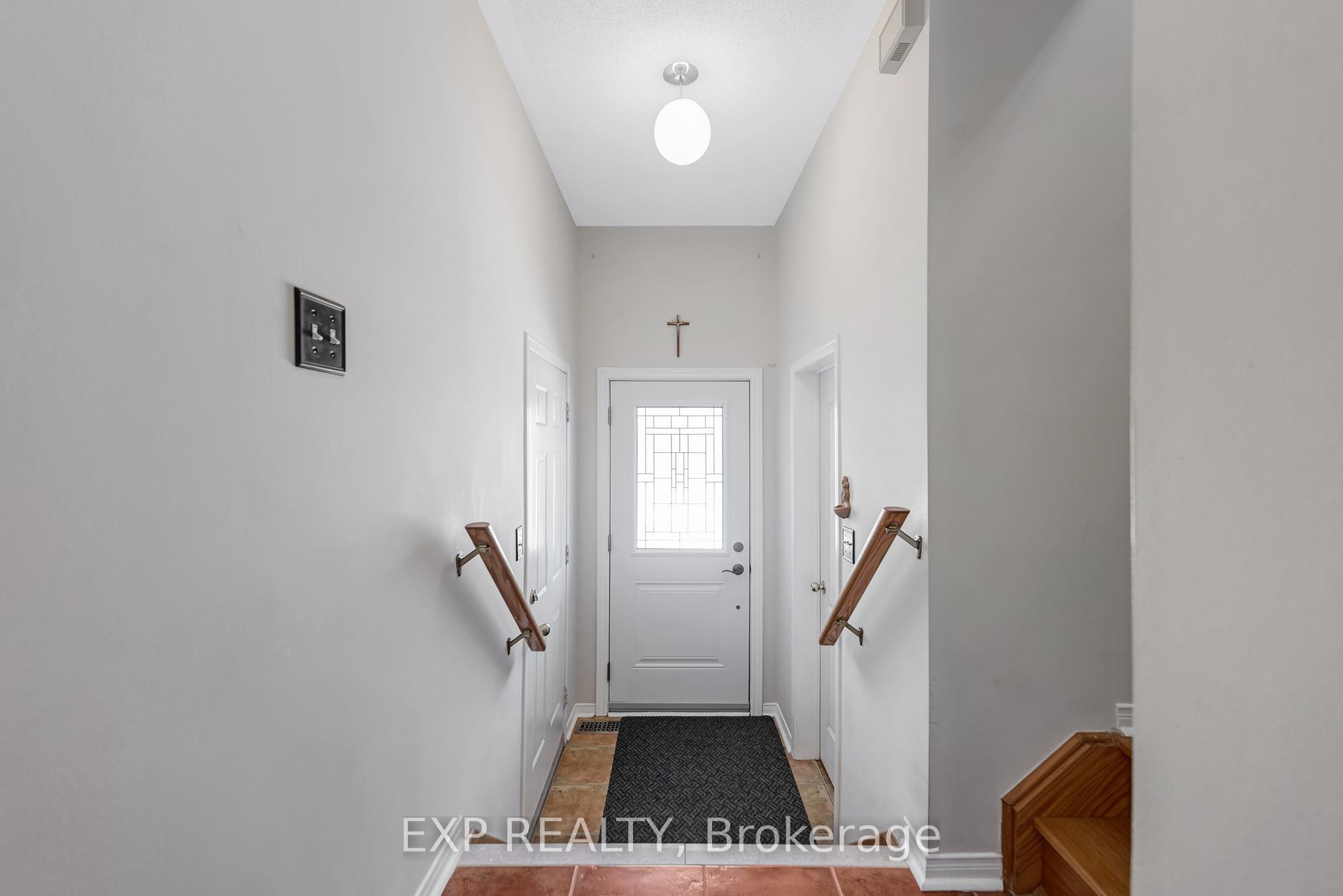 Photo 2 of 58 Collis Drive, Aurora, Bayview Northeast — HOMEH