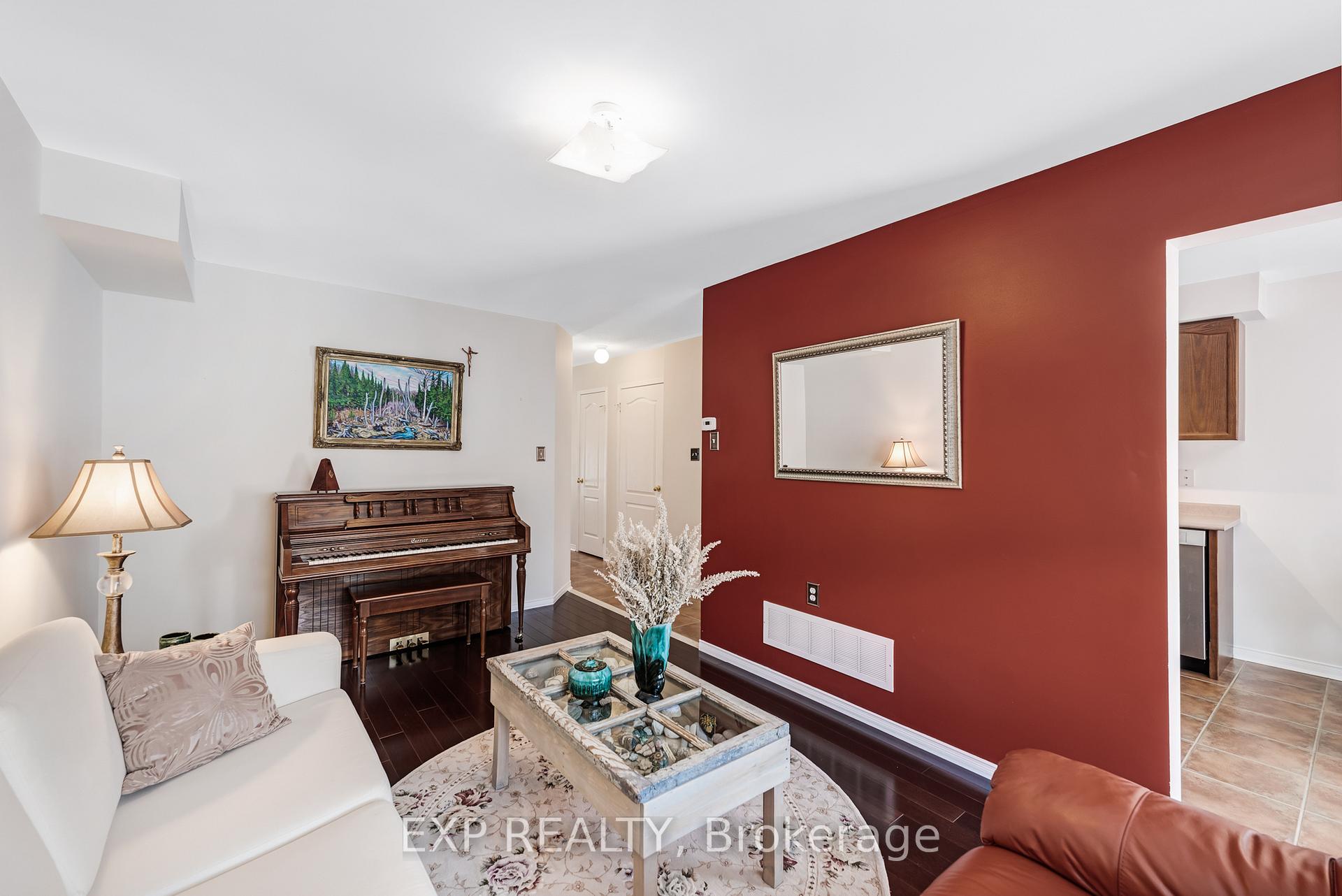 Photo 4 of 58 Collis Drive, Aurora, Bayview Northeast — HOMEH