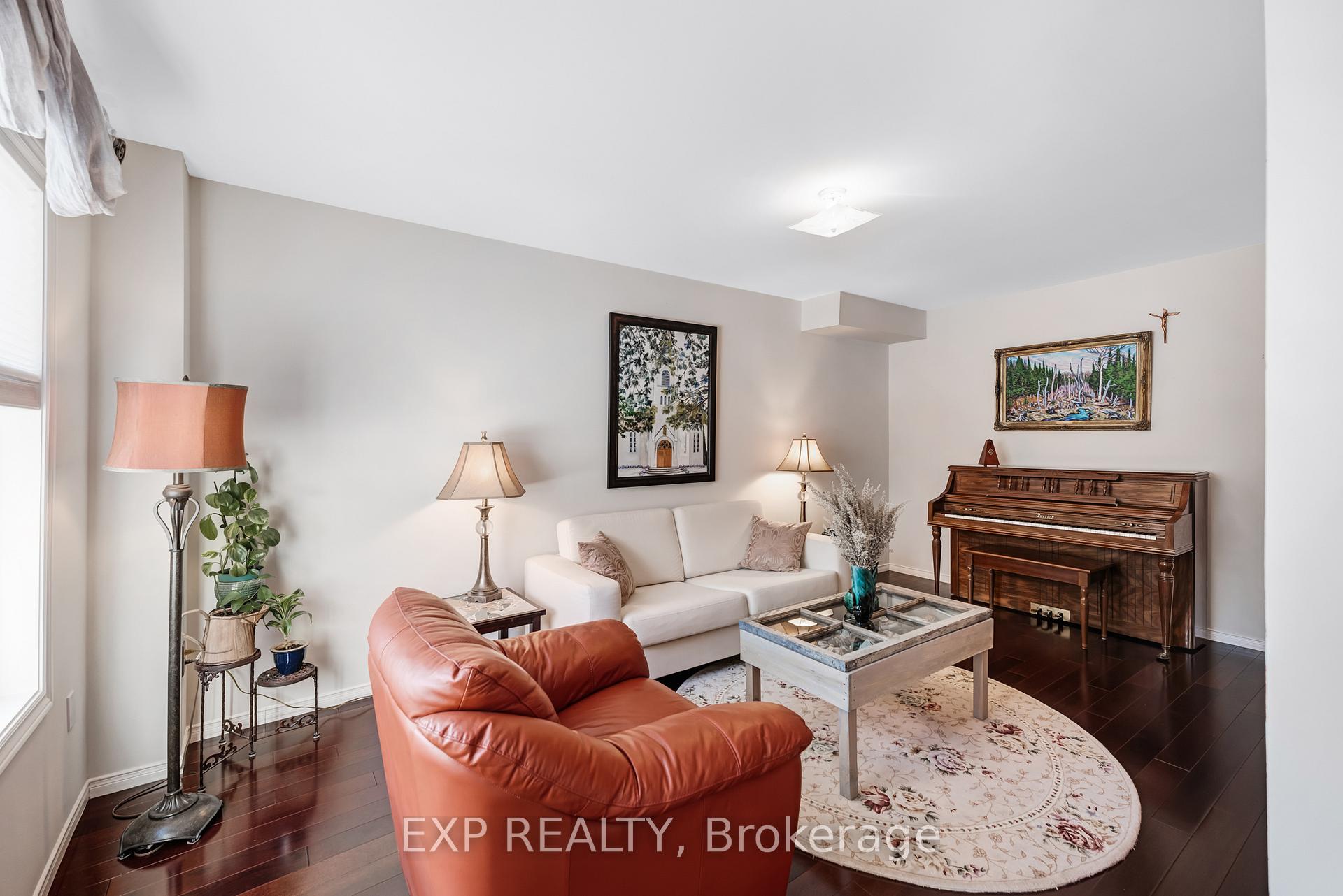 Photo 5 of 58 Collis Drive, Aurora, Bayview Northeast — HOMEH