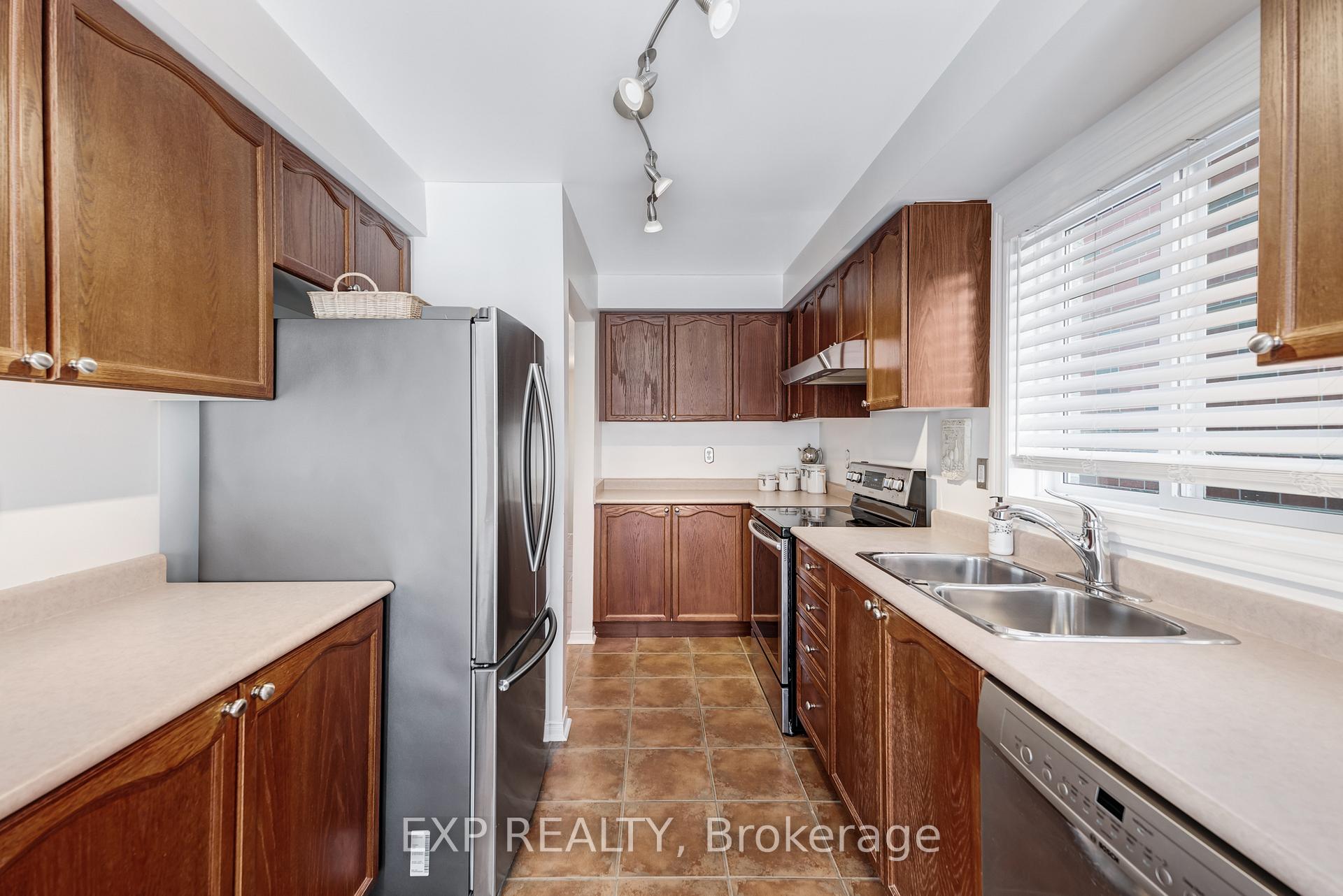 Photo 8 of 58 Collis Drive, Aurora, Bayview Northeast — HOMEH