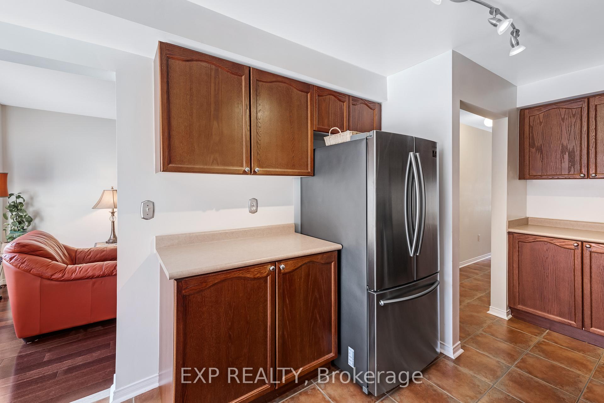 Photo 10 of 58 Collis Drive, Aurora, Bayview Northeast — HOMEH