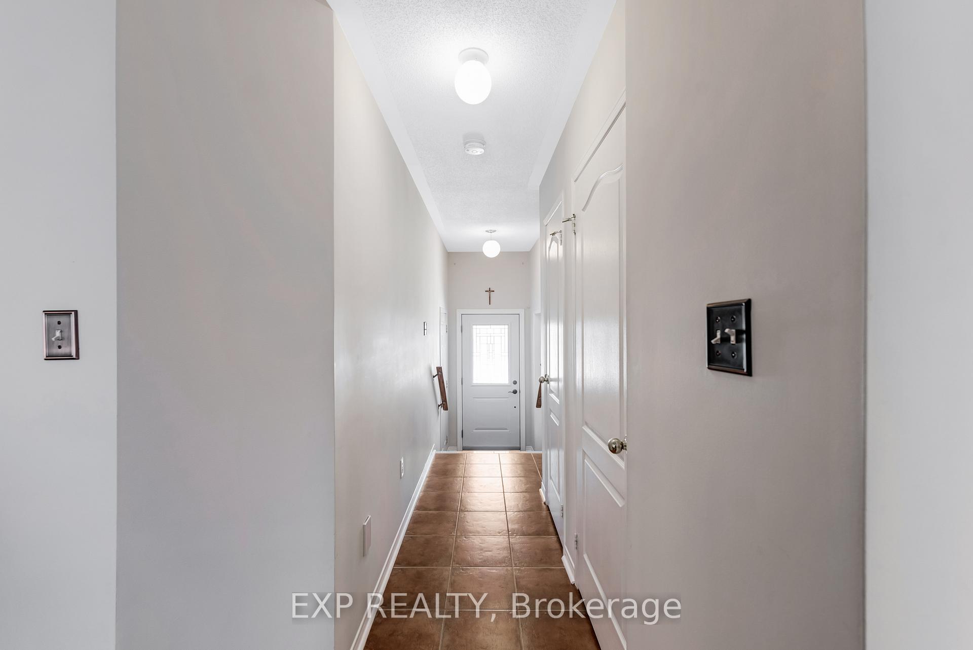 Photo 13 of 58 Collis Drive, Aurora, Bayview Northeast — HOMEH