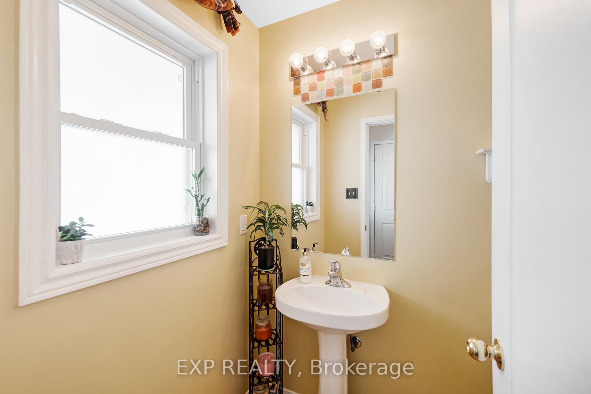 Photo 14 of 58 Collis Drive, Aurora, Bayview Northeast — HOMEH