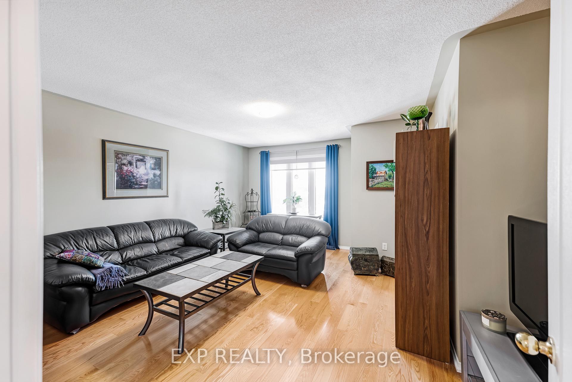 Photo 18 of 58 Collis Drive, Aurora, Bayview Northeast — HOMEH