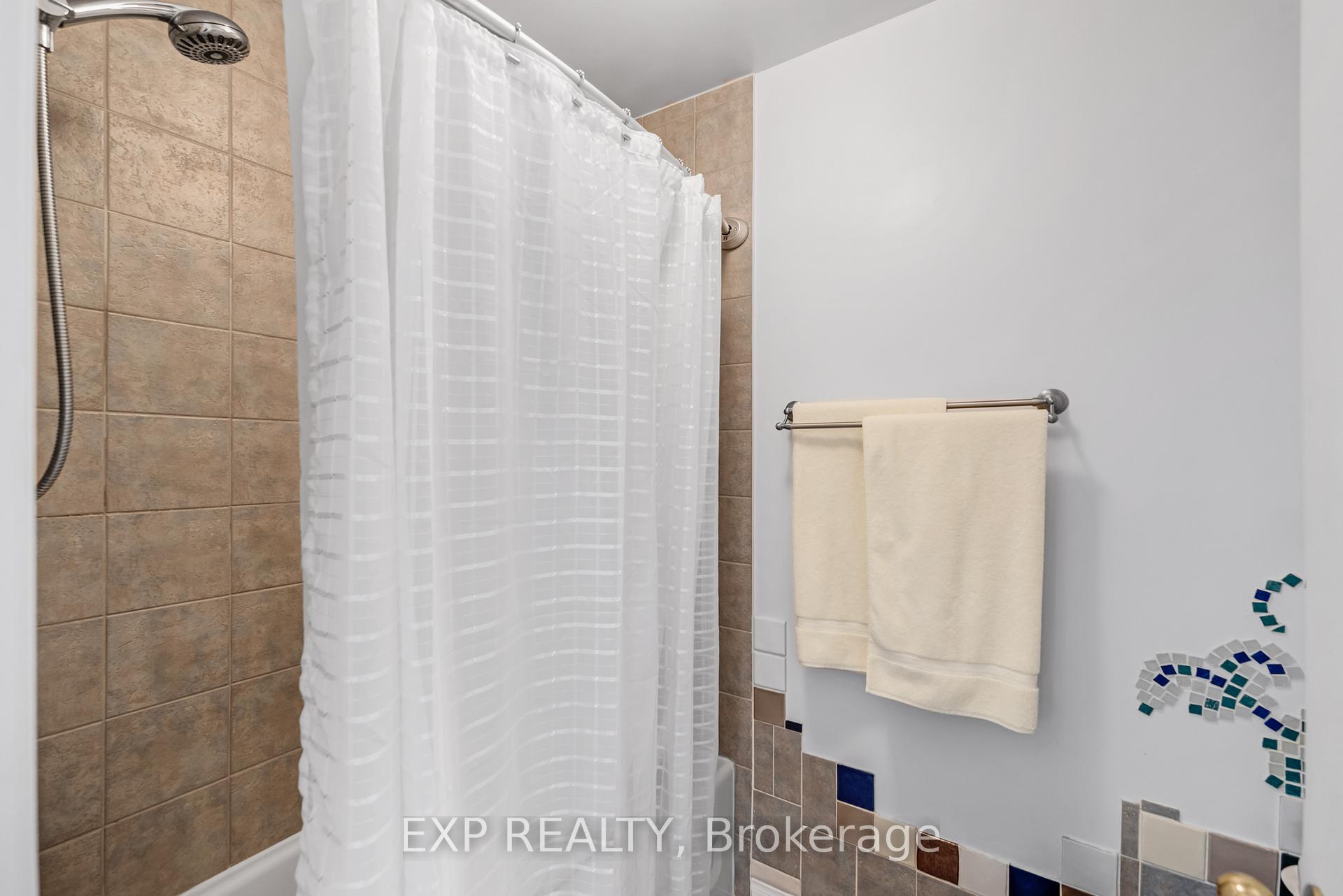 Photo 22 of 58 Collis Drive, Aurora, Bayview Northeast — HOMEH