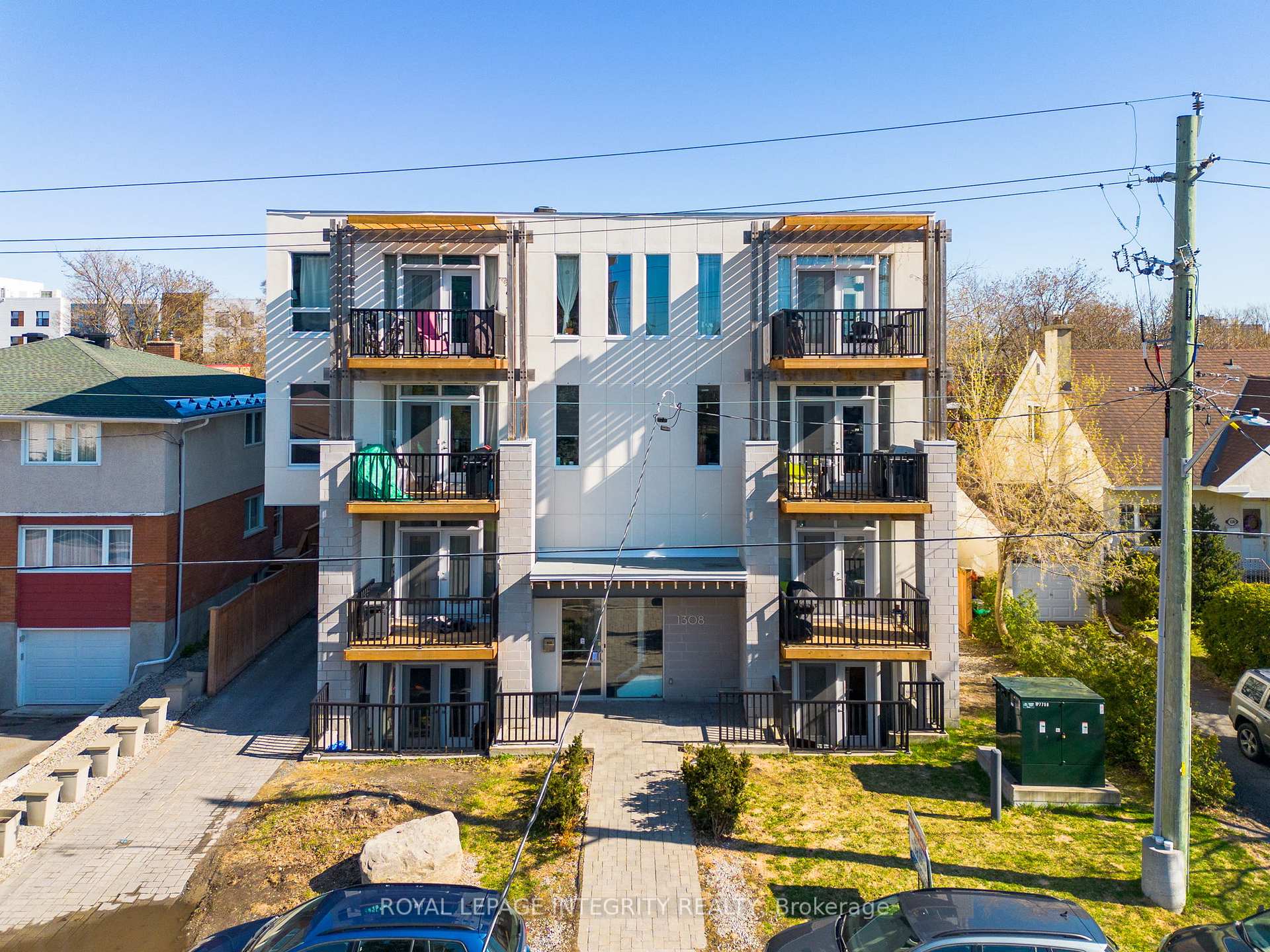 Front of Unit 202, 1308 Thames Street