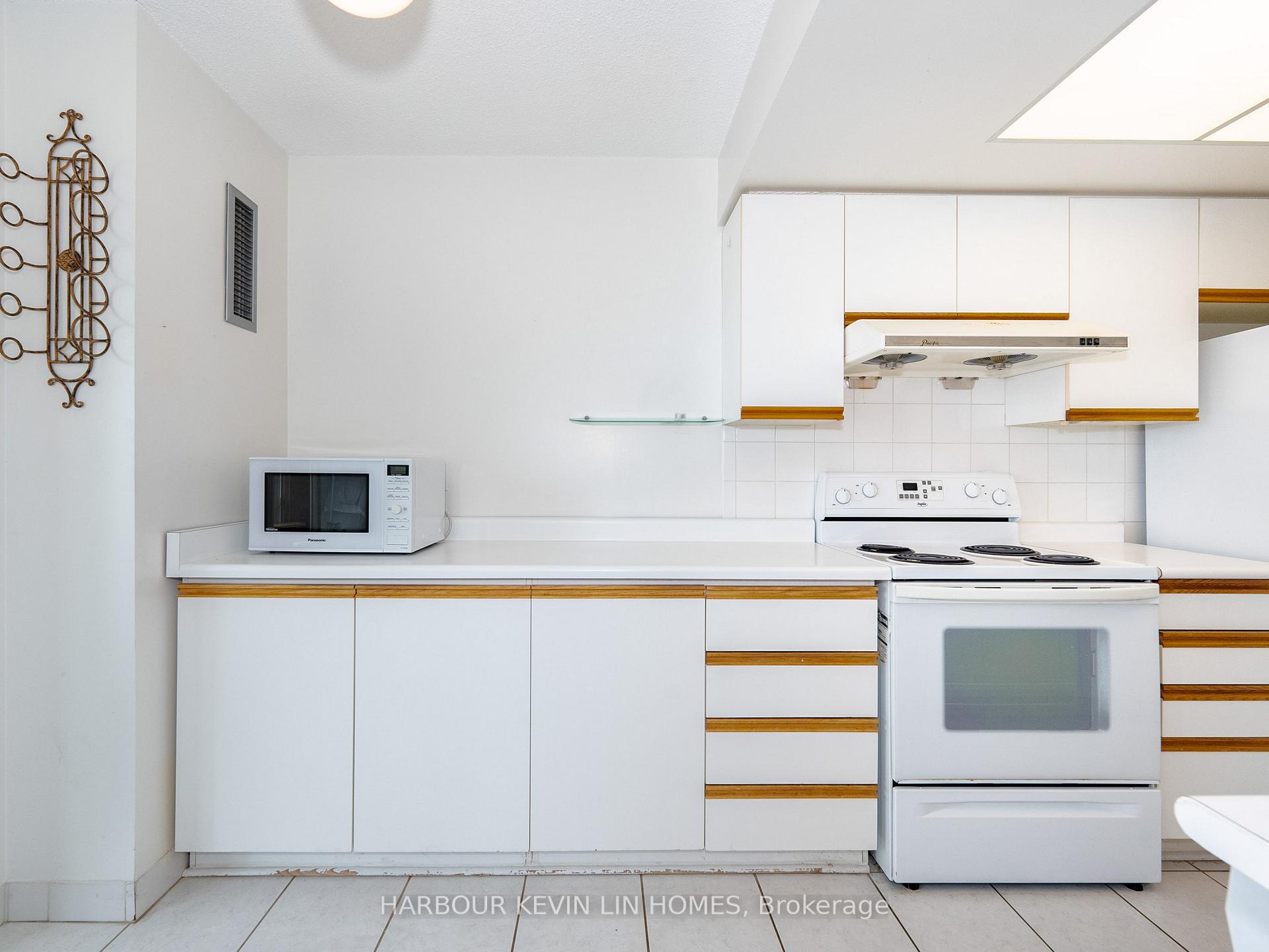 Photo 12 of Unit 1209, 7805 Bayview Avenue, Markham, Aileen-Willowbrook — HOMEH