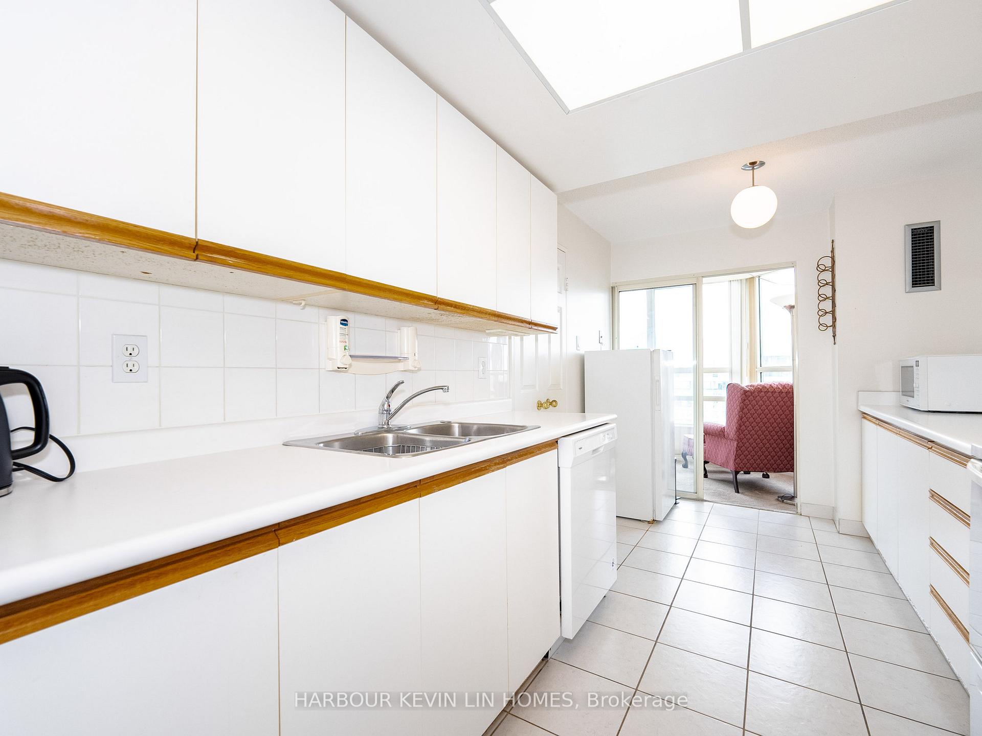 Photo 14 of Unit 1209, 7805 Bayview Avenue, Markham, Aileen-Willowbrook — HOMEH