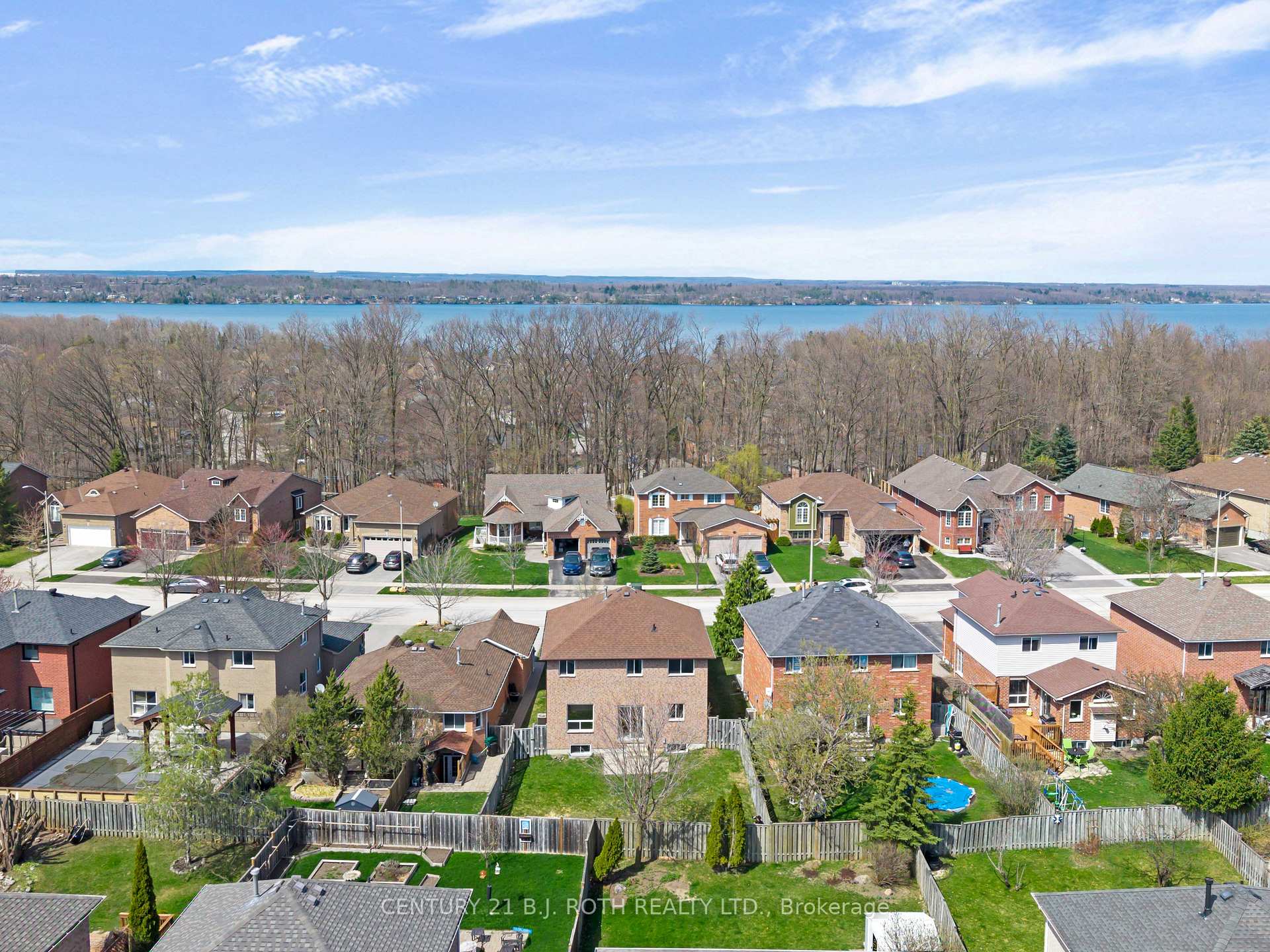 Photo 3 of 165 Taylor Drive, Barrie, Bayshore — HOMEH