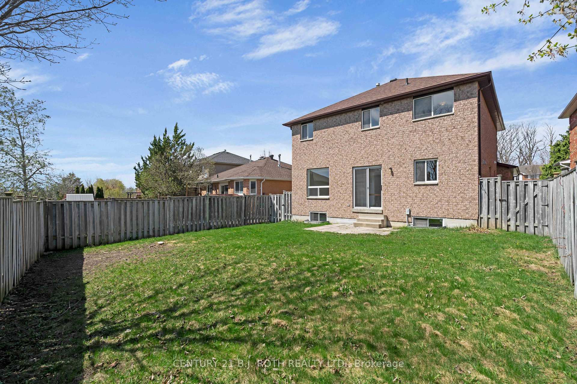 Photo 4 of 165 Taylor Drive, Barrie, Bayshore — HOMEH