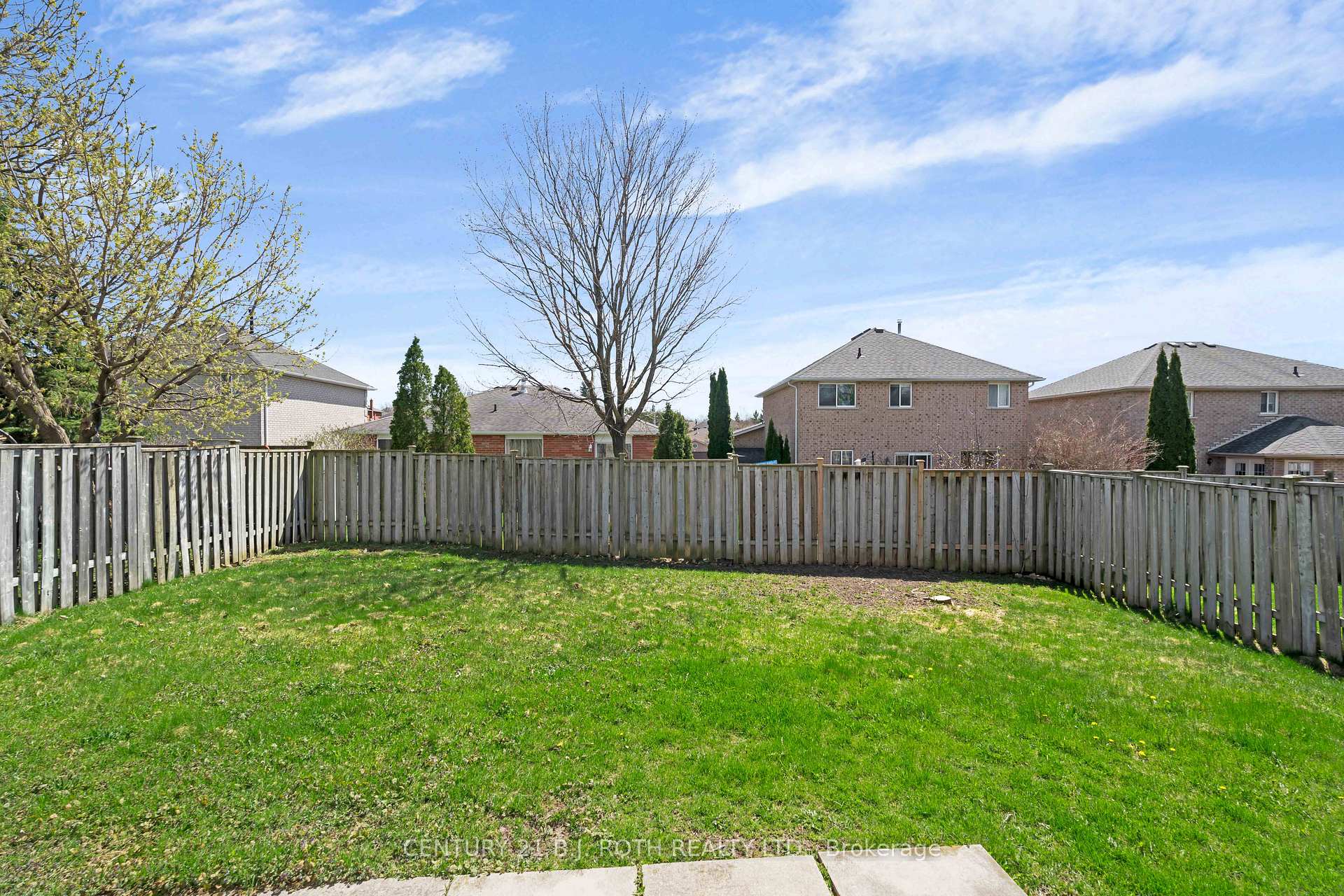 Photo 5 of 165 Taylor Drive, Barrie, Bayshore — HOMEH