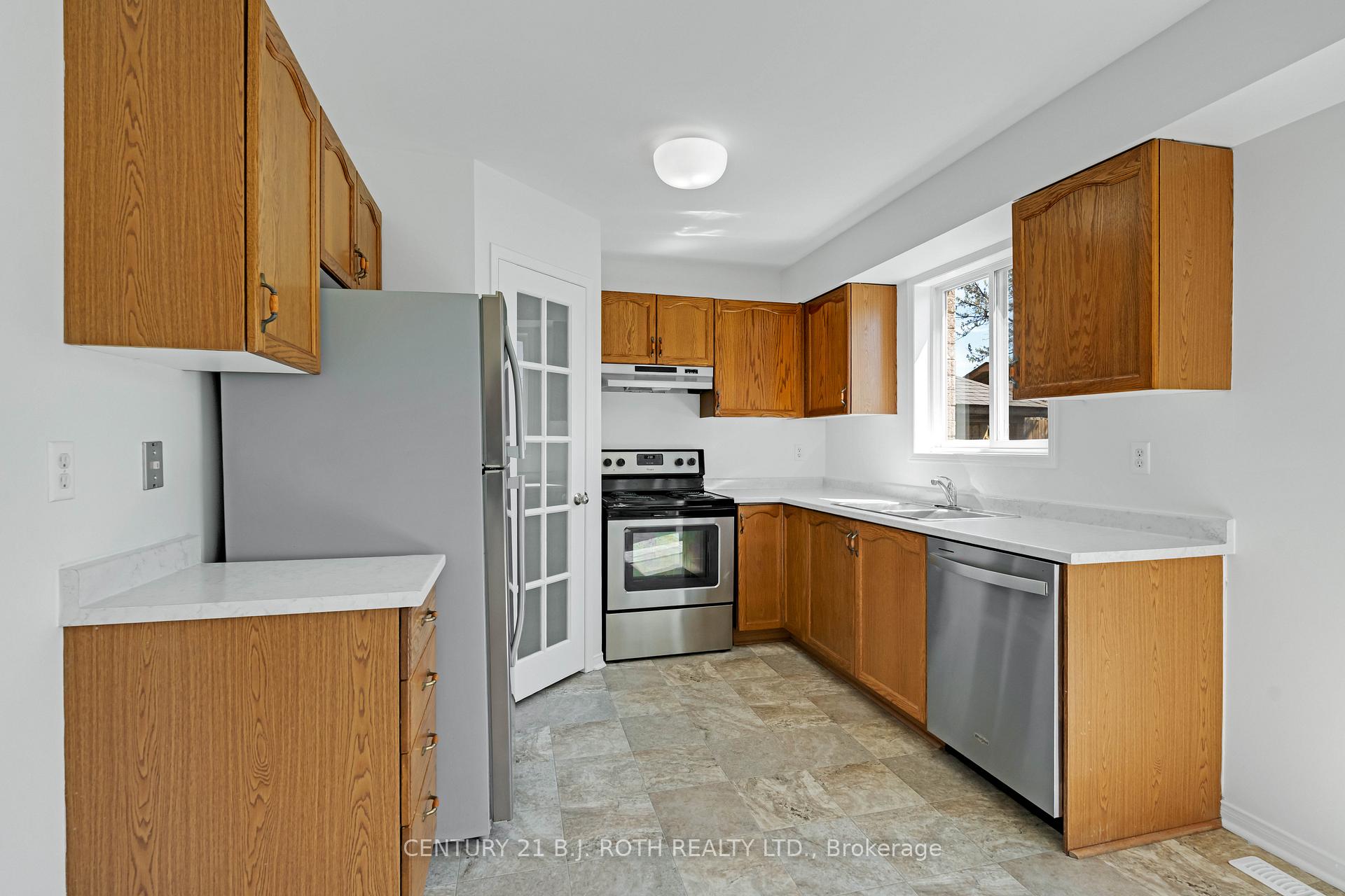 Photo 11 of 165 Taylor Drive, Barrie, Bayshore — HOMEH