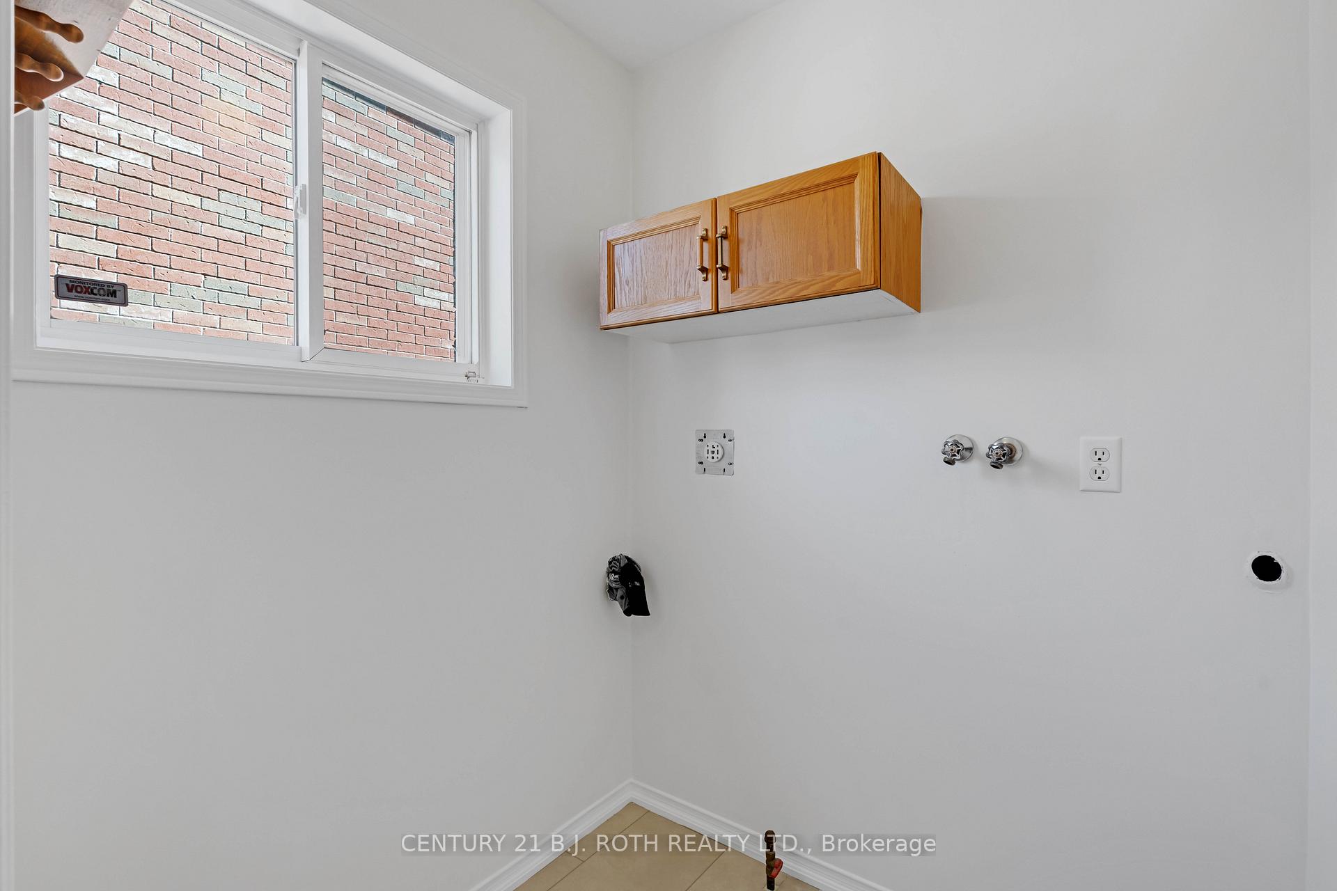 Photo 14 of 165 Taylor Drive, Barrie, Bayshore — HOMEH