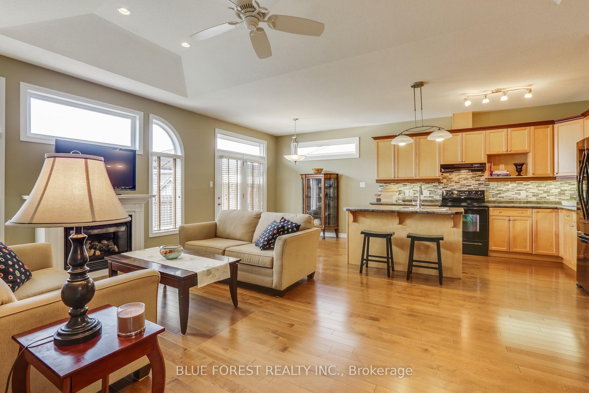 Photo 11 of Unit 9, 10 Foxhollow Drive, Thames Centre, Dorchester — HOMEH