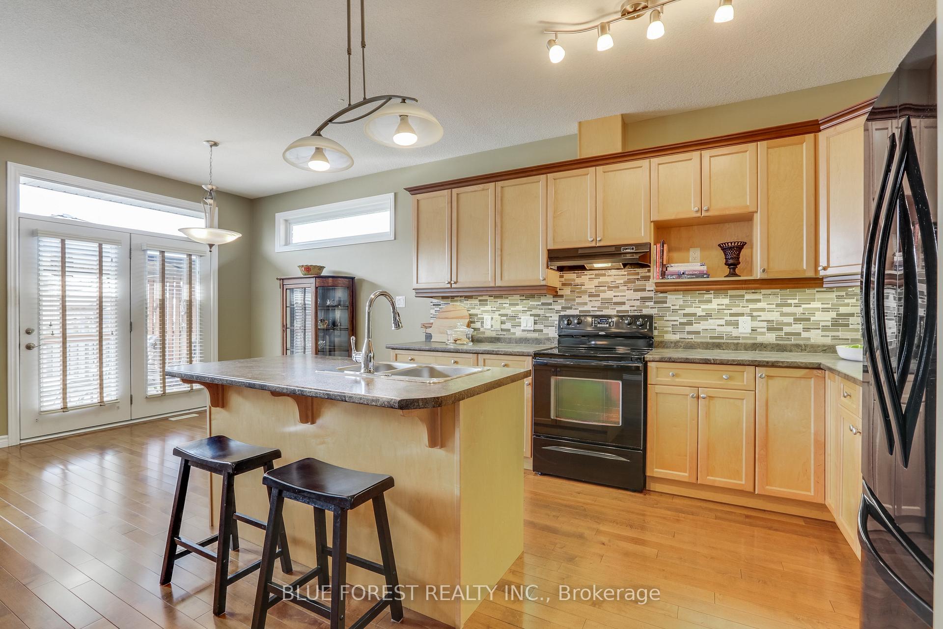 Photo 16 of Unit 9, 10 Foxhollow Drive, Thames Centre, Dorchester — HOMEH
