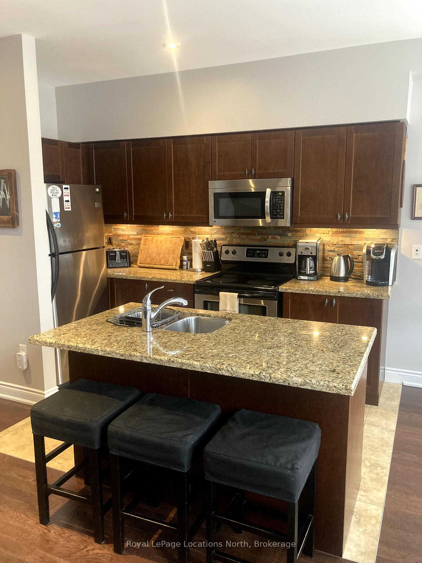 Photo 6 of Unit 16, 8 Wildrose Trail, Collingwood — HOMEH