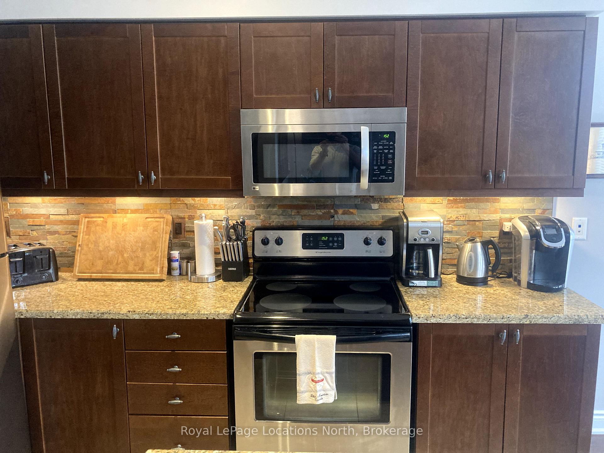 Photo 7 of Unit 16, 8 Wildrose Trail, Collingwood — HOMEH