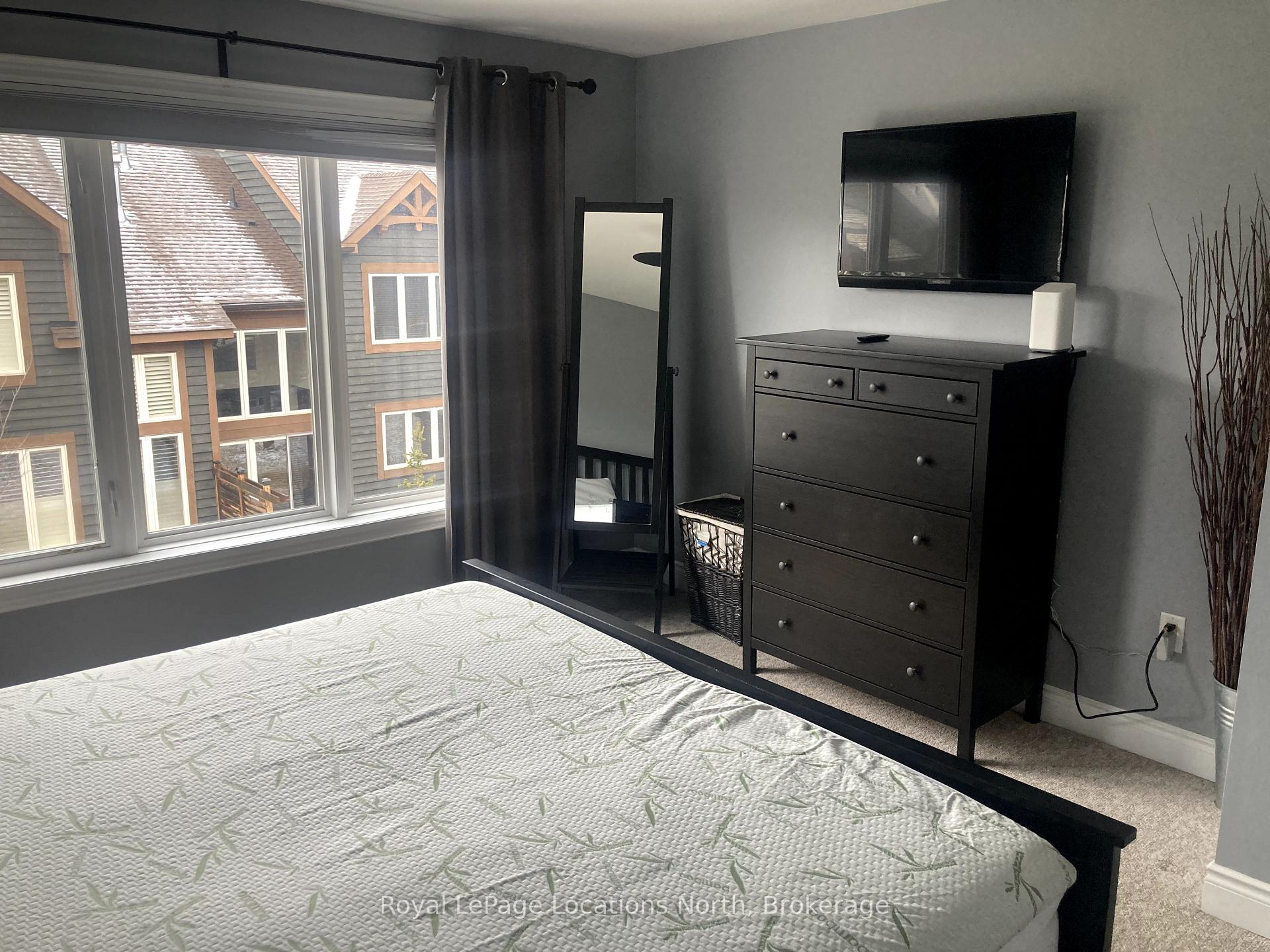 Photo 12 of Unit 16, 8 Wildrose Trail, Collingwood — HOMEH