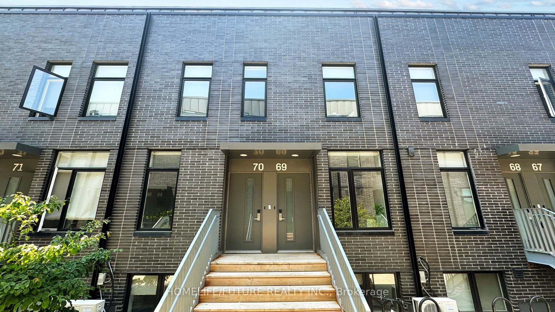 Front of Unit 69, 1760 Simcoe Street N