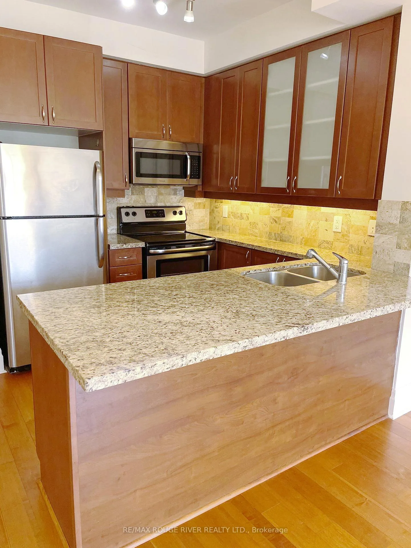 Photo 3 of Unit 319, 111 Upper Duke Crescent, Markham, Unionville — HOMEH