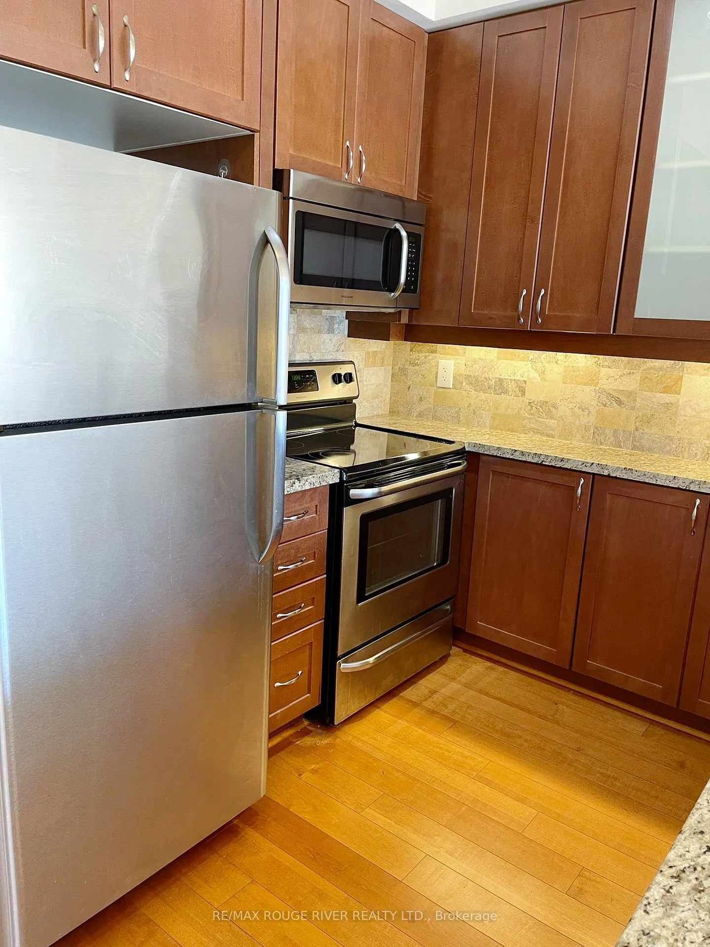 Photo 4 of Unit 319, 111 Upper Duke Crescent, Markham, Unionville — HOMEH