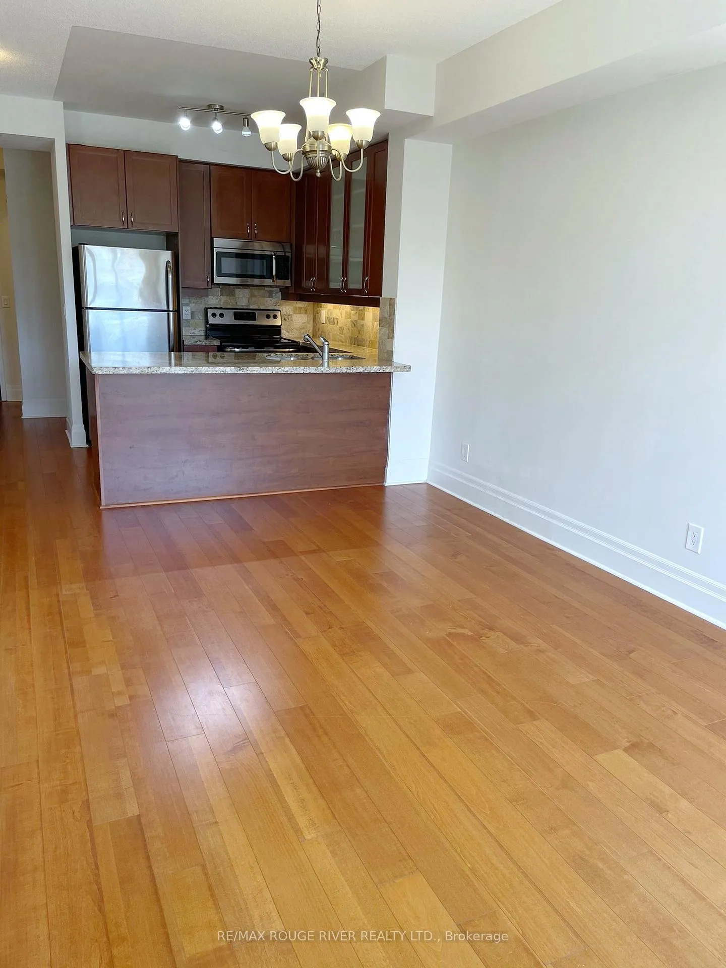 Photo 8 of Unit 319, 111 Upper Duke Crescent, Markham, Unionville — HOMEH