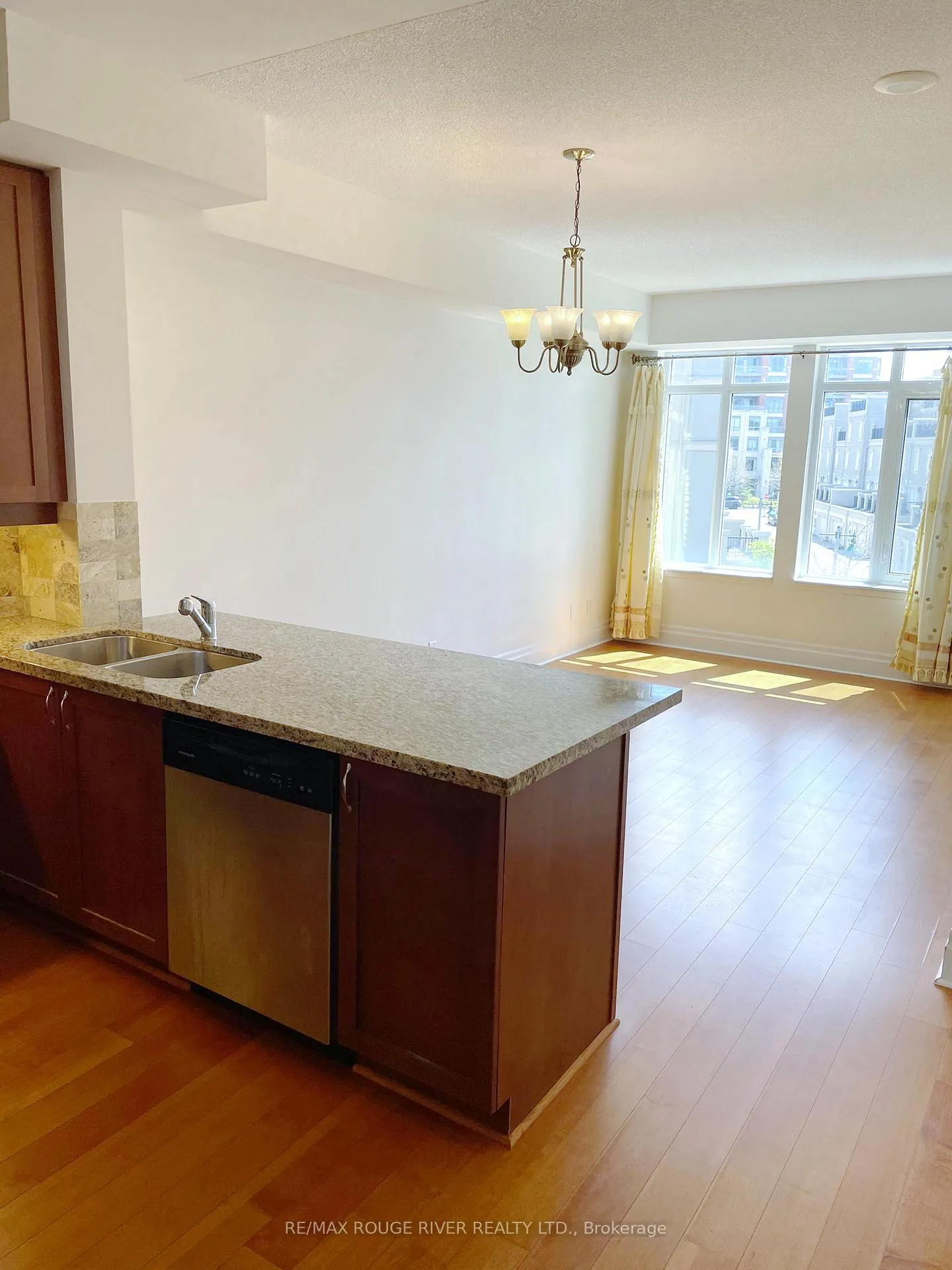 Photo 9 of Unit 319, 111 Upper Duke Crescent, Markham, Unionville — HOMEH