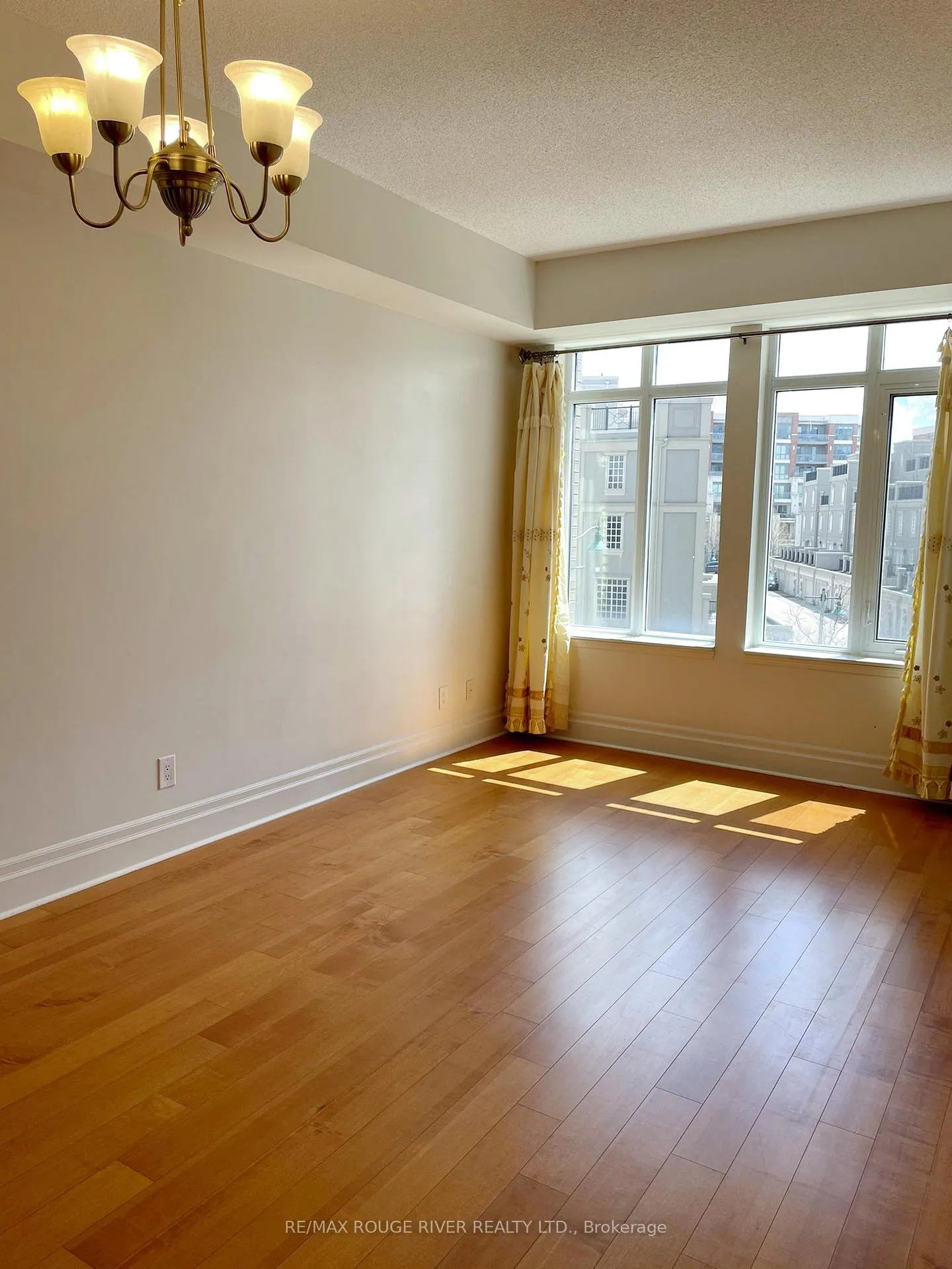 Photo 10 of Unit 319, 111 Upper Duke Crescent, Markham, Unionville — HOMEH