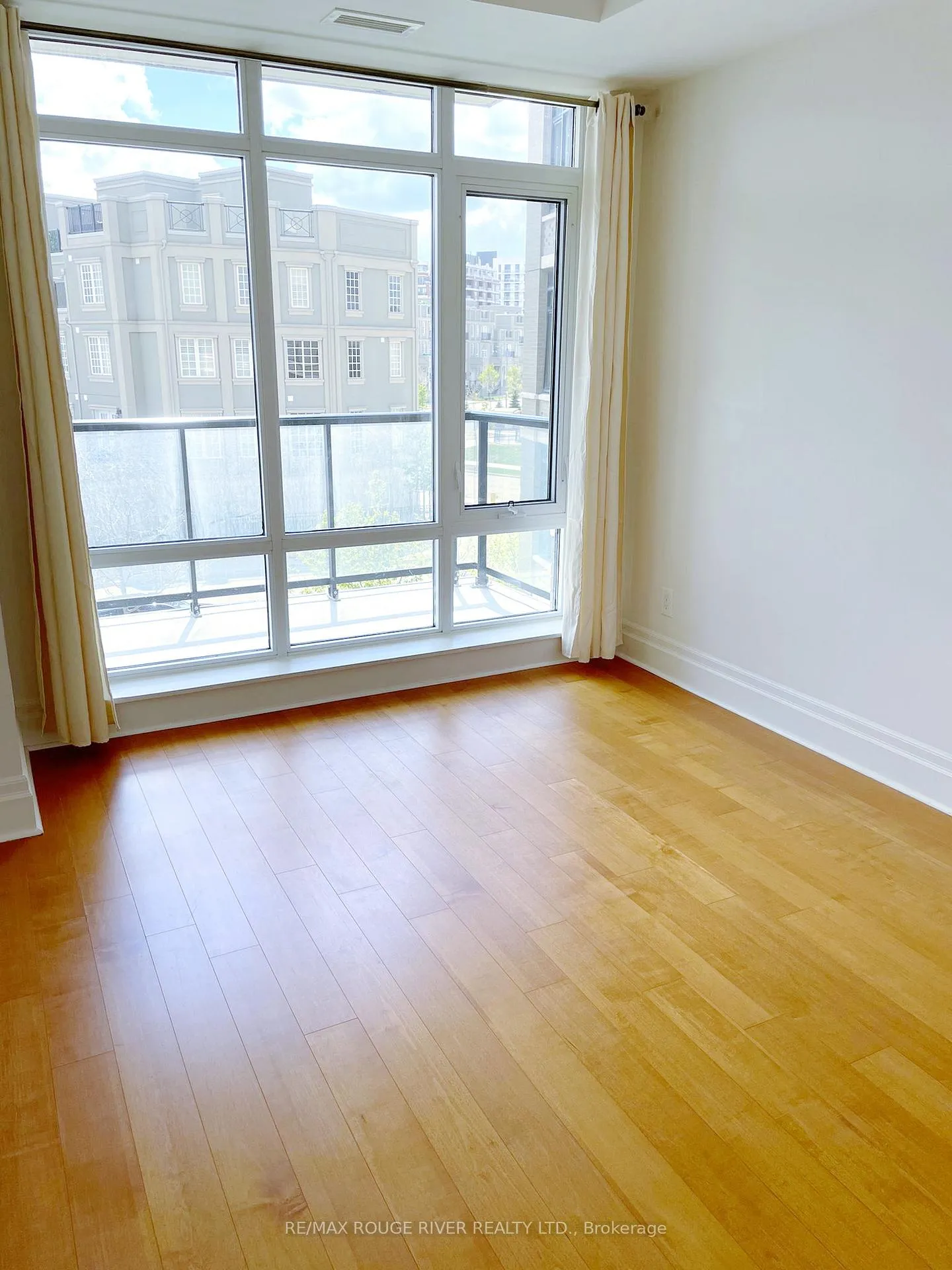 Photo 11 of Unit 319, 111 Upper Duke Crescent, Markham, Unionville — HOMEH